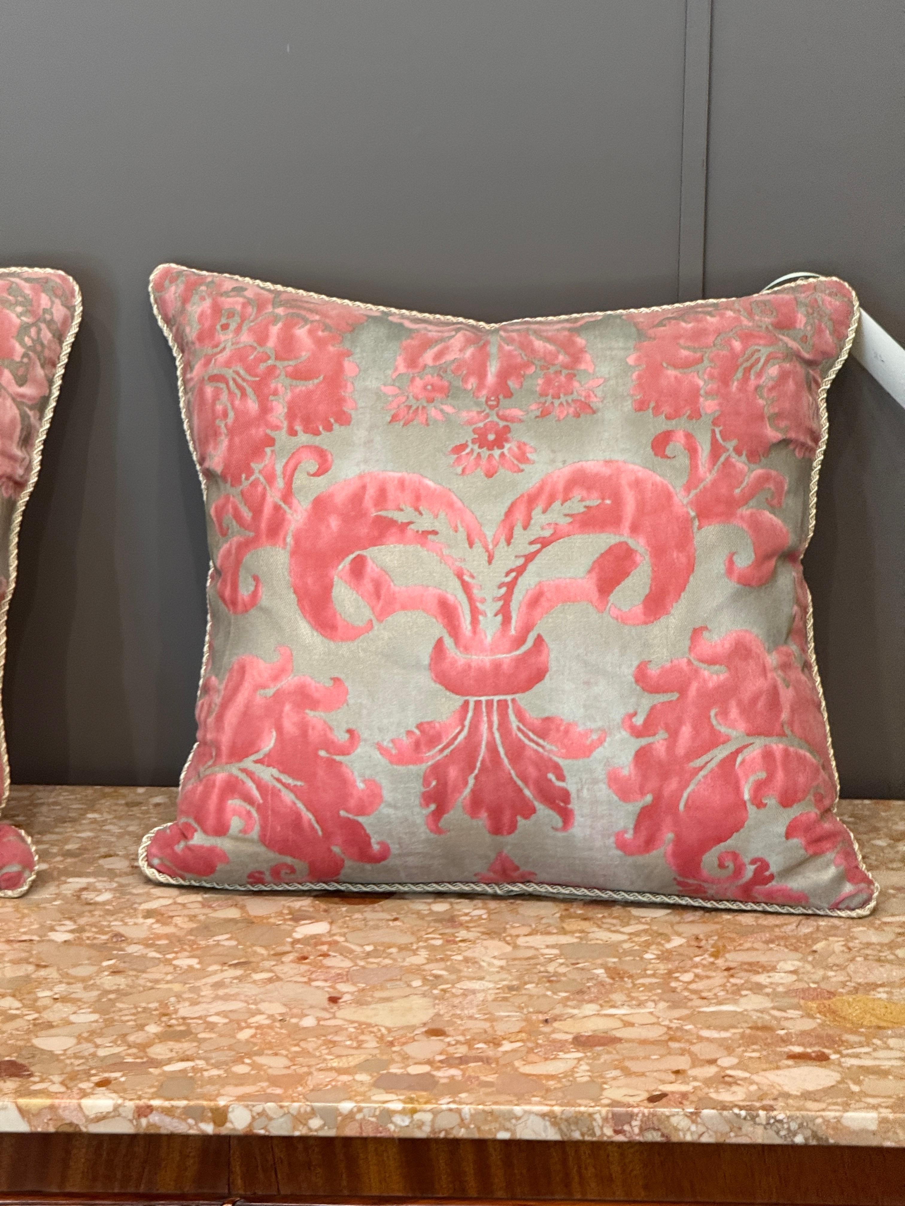 Damas Paire d'oreillers en duvet personnalisés Fortuny en vente