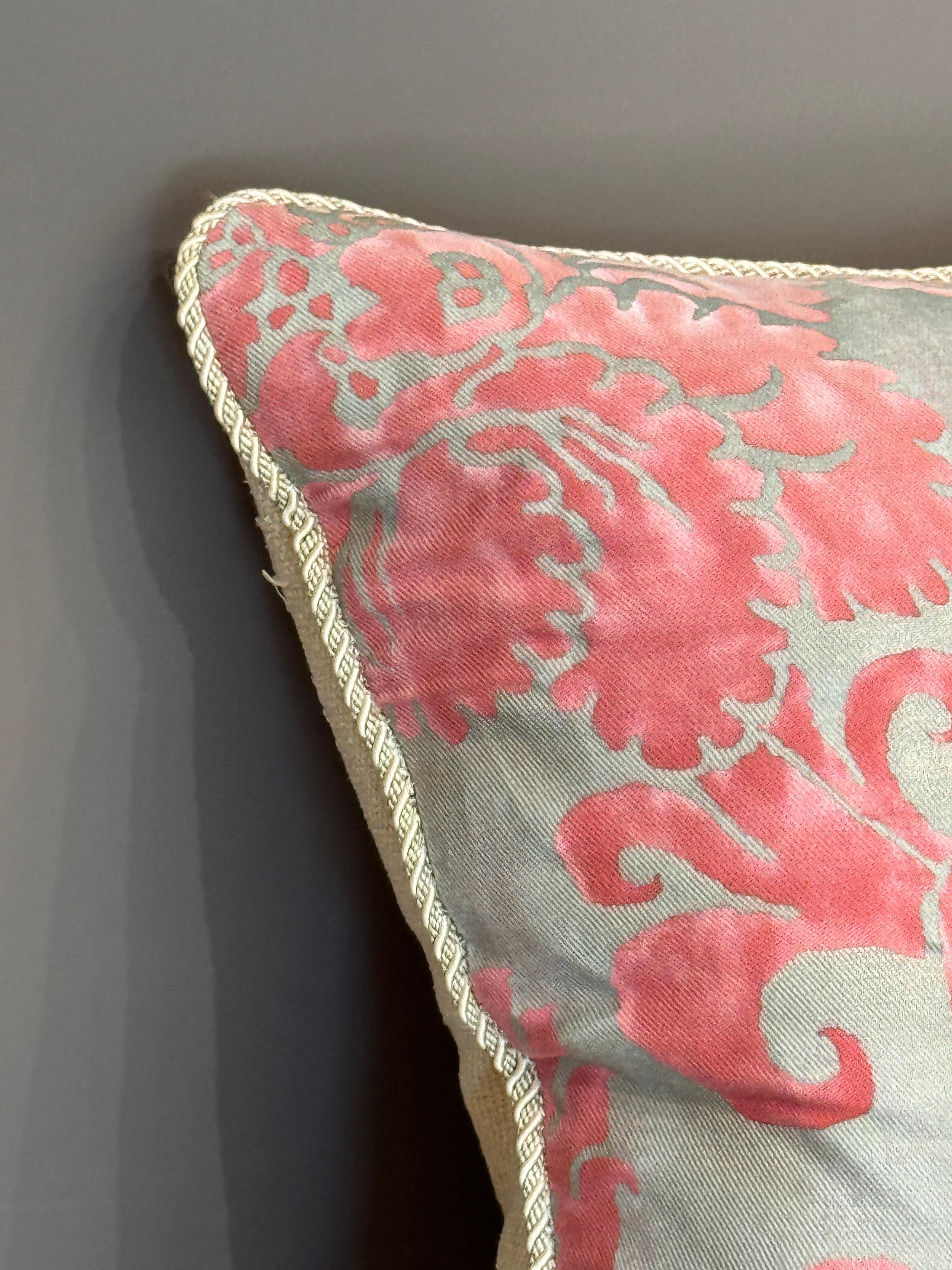 Paire d'oreillers en duvet personnalisés Fortuny en vente 3