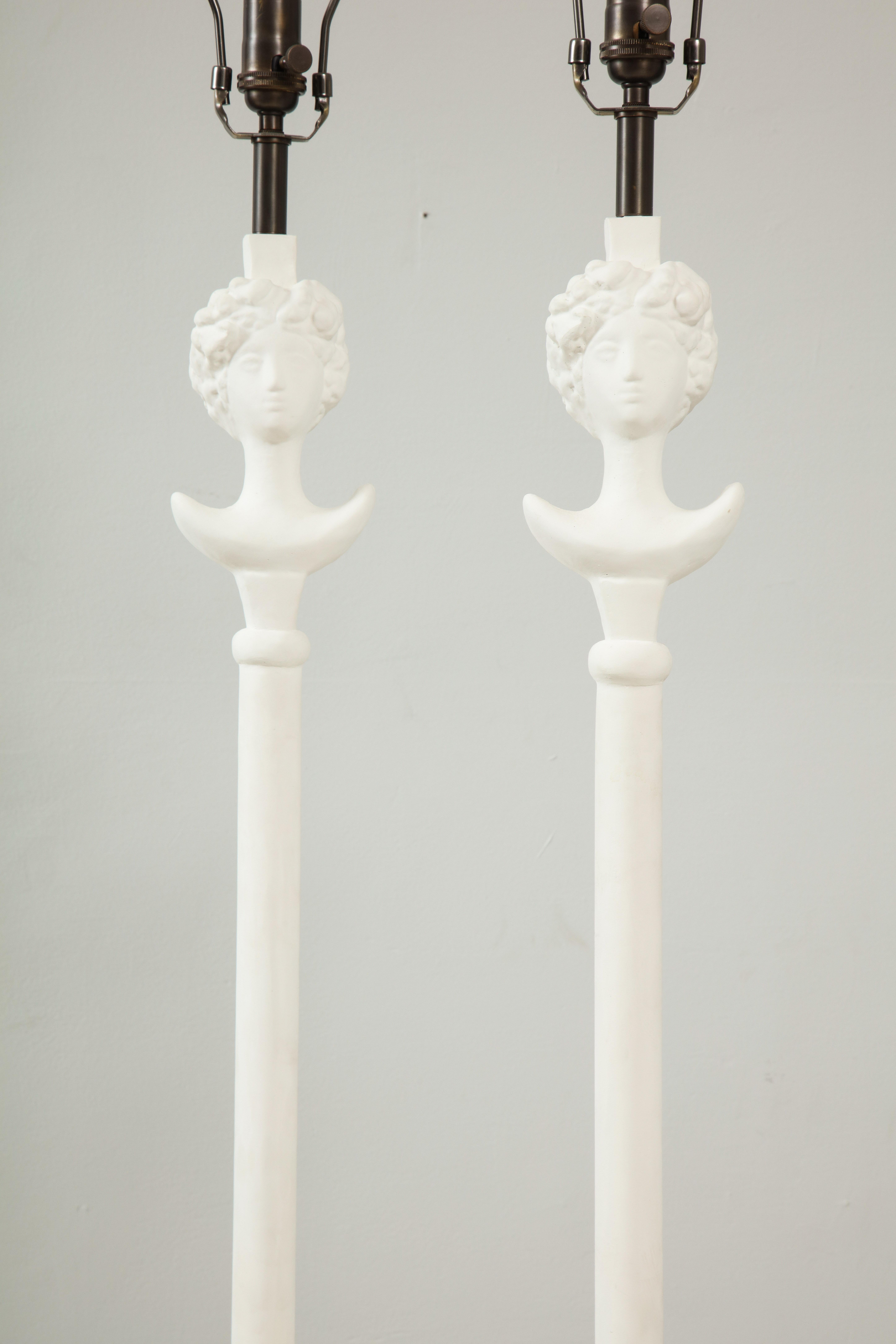 Americano Coppia di lampade da terra in gesso personalizzate Gio in vendita