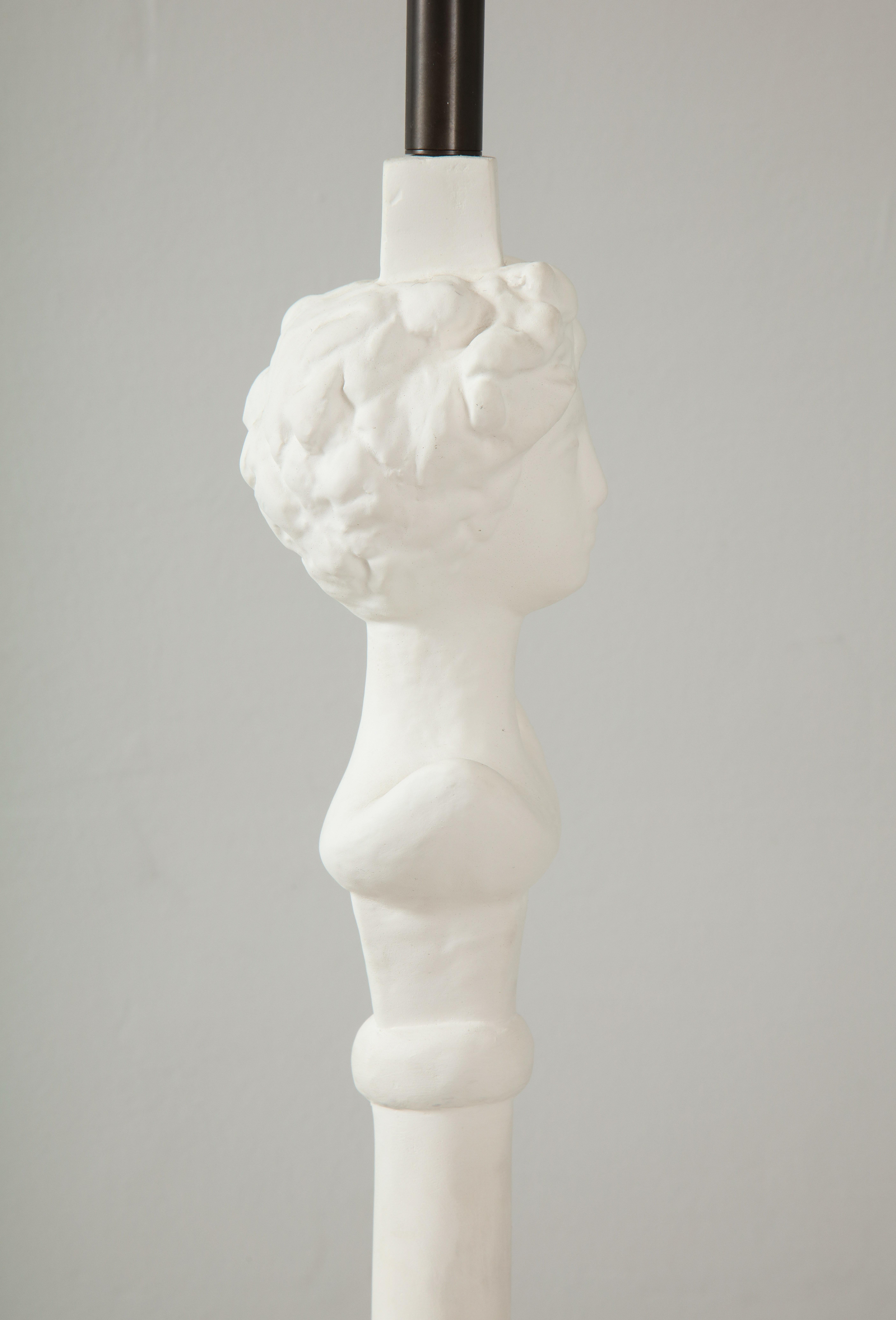 Intonaco Coppia di lampade da terra in gesso personalizzate Gio in vendita