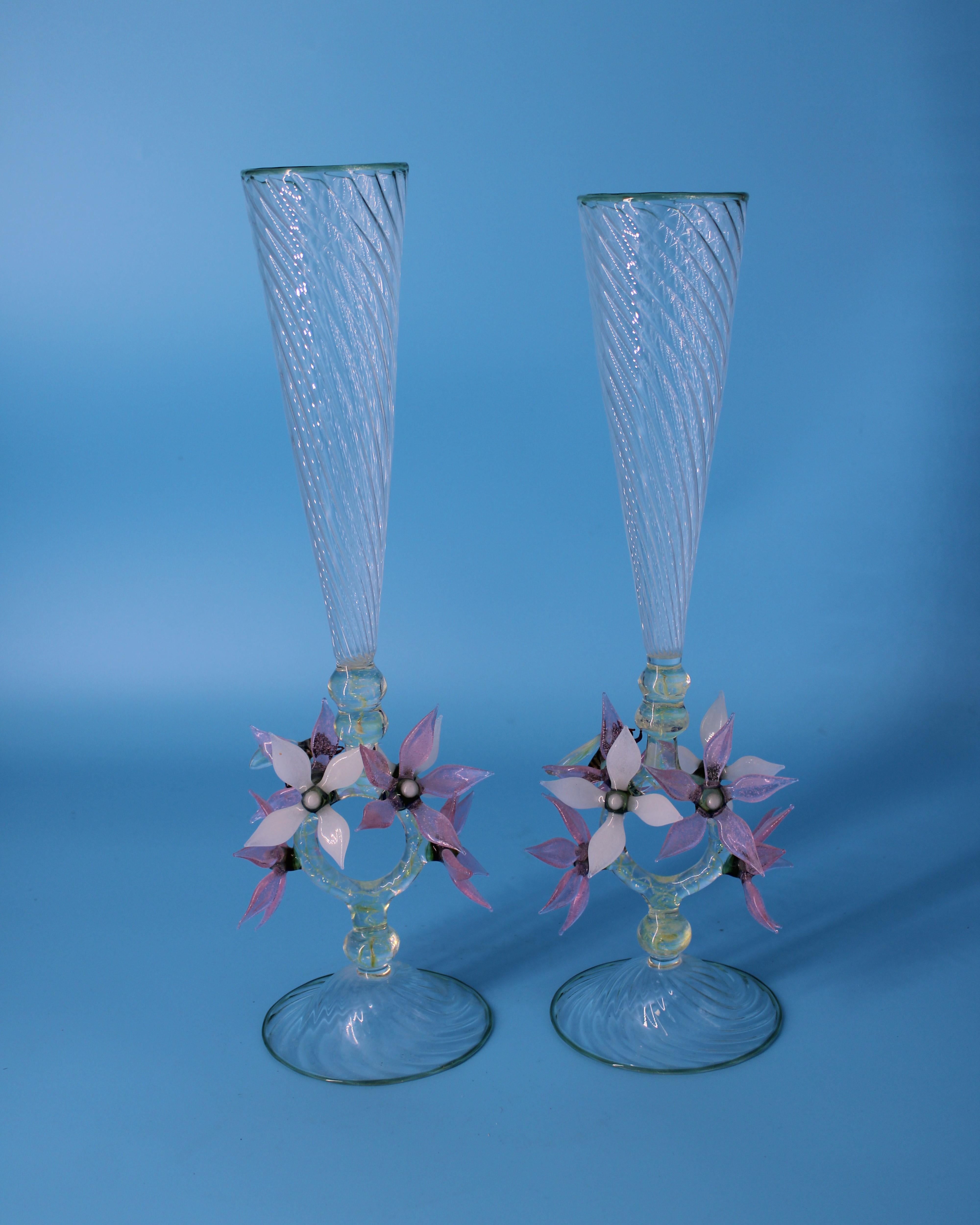 Pair of Custom Hand-Blown Glass Champagne Glasses w/Flowers & Bees In Excellent Condition For Sale In Austin, TX