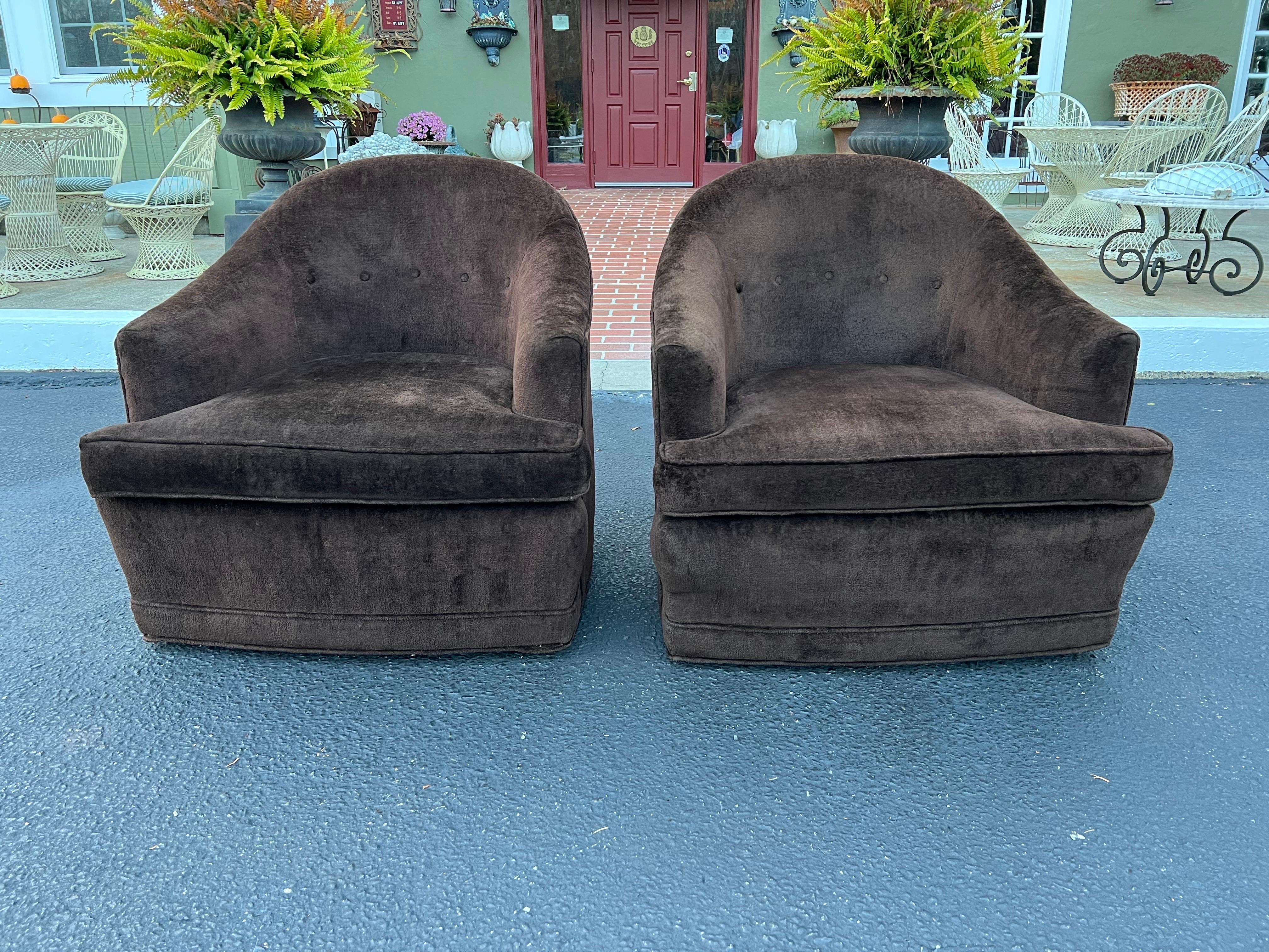 Mid-Century Modern Pair of Custom High End Brown Swivel Club Chairs For Sale