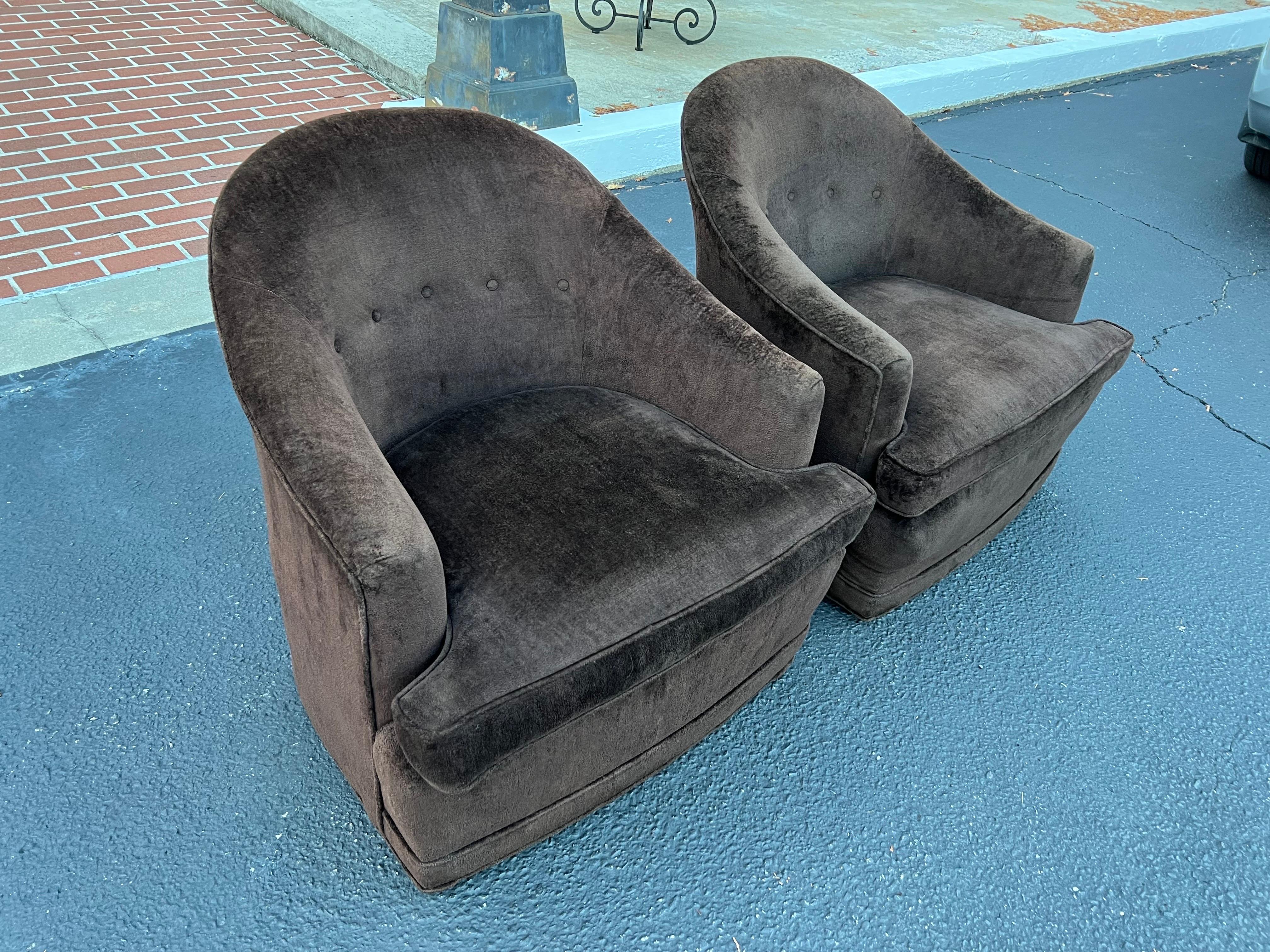 Pair of Custom High End Brown Swivel Club Chairs In Good Condition For Sale In Redding, CT