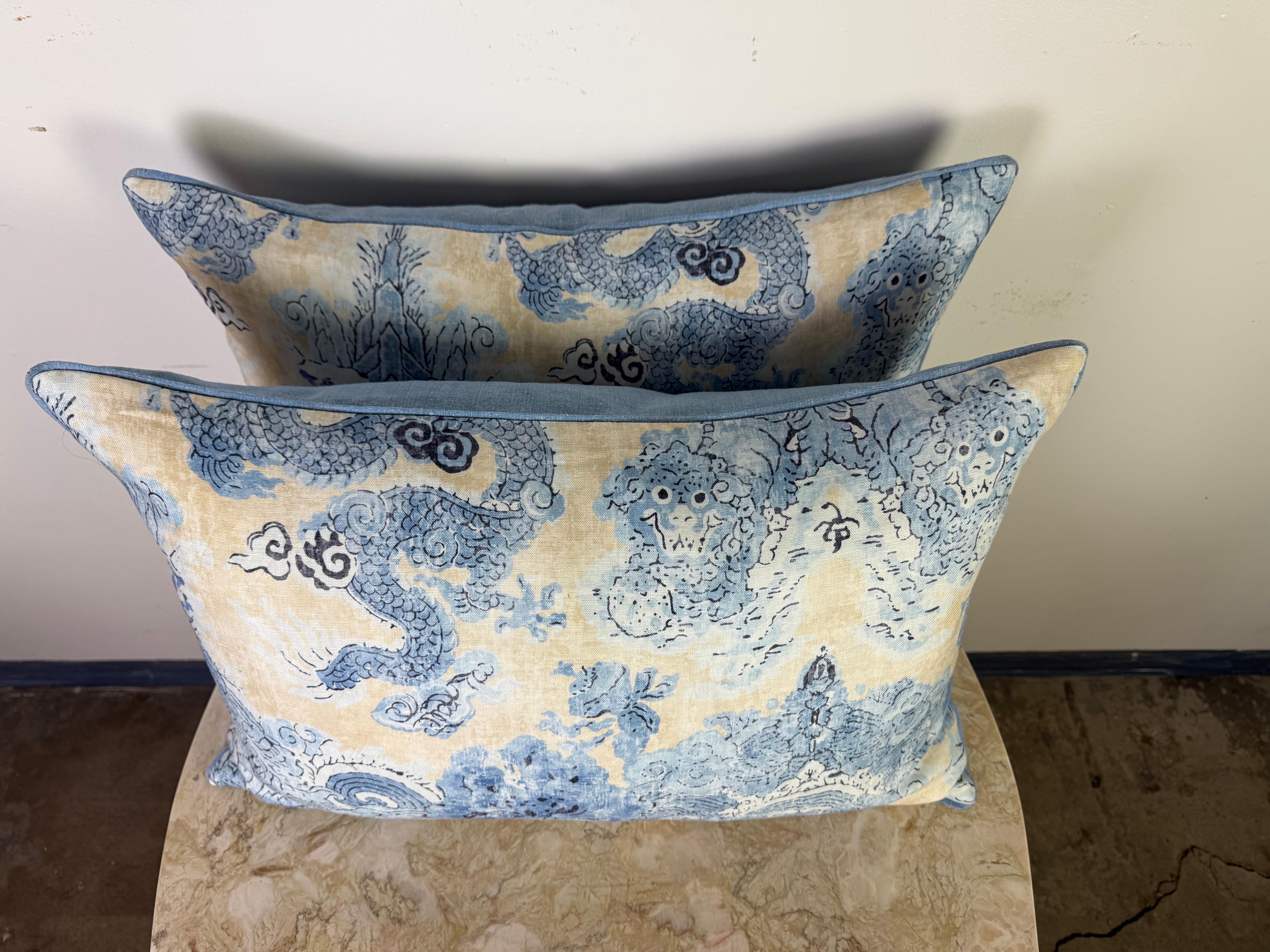 Cineserie Coppia di cuscini Dragon in lino personalizzati in vendita