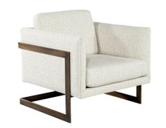 Coppia di sedie da salotto in lino personalizzate con struttura in ottone anticato di Carrocel