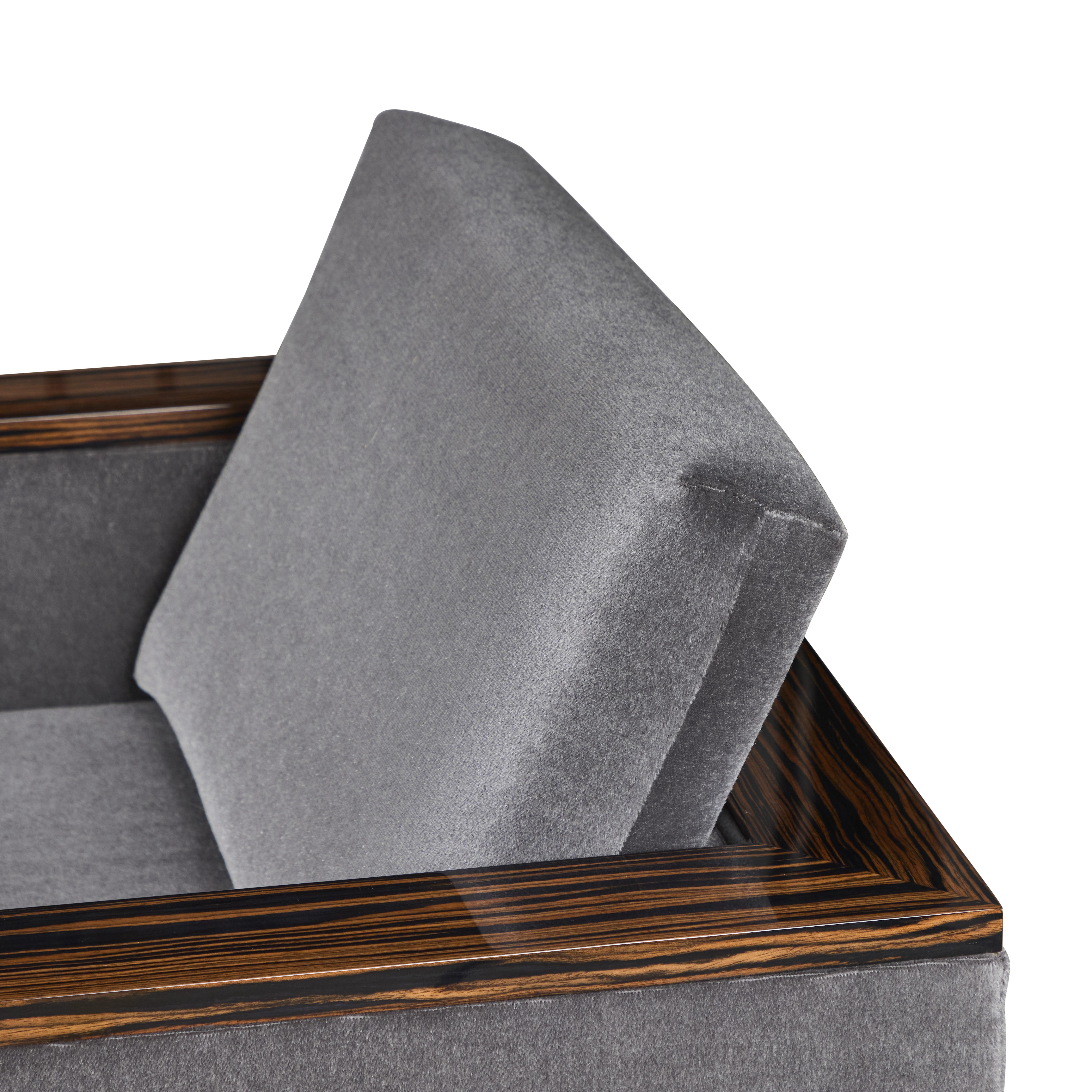 Paar Custom Lounge Stühle aus Makassar-Ebenholz und Mohair im Angebot 3