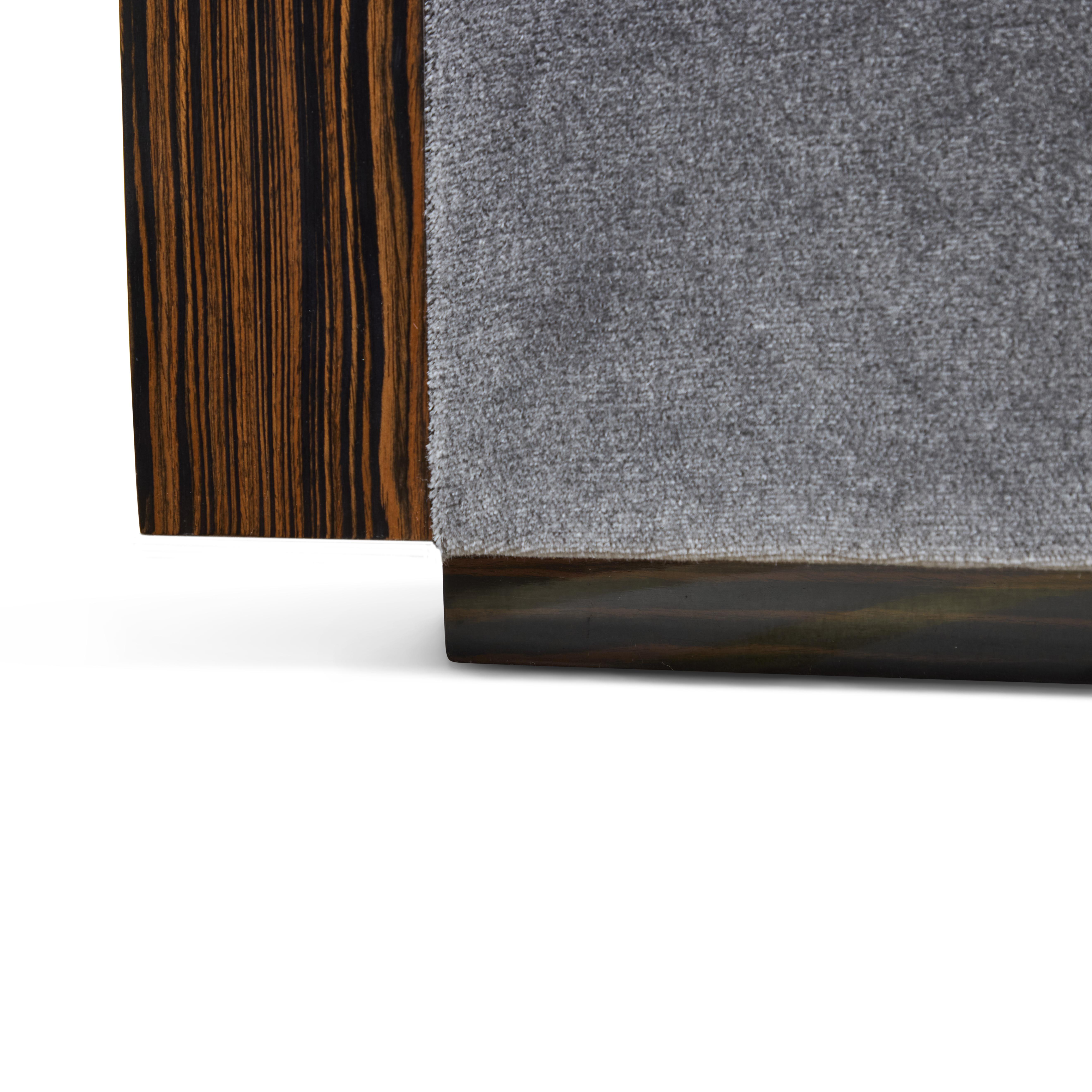 Paar Custom Lounge Stühle aus Makassar-Ebenholz und Mohair im Angebot 4