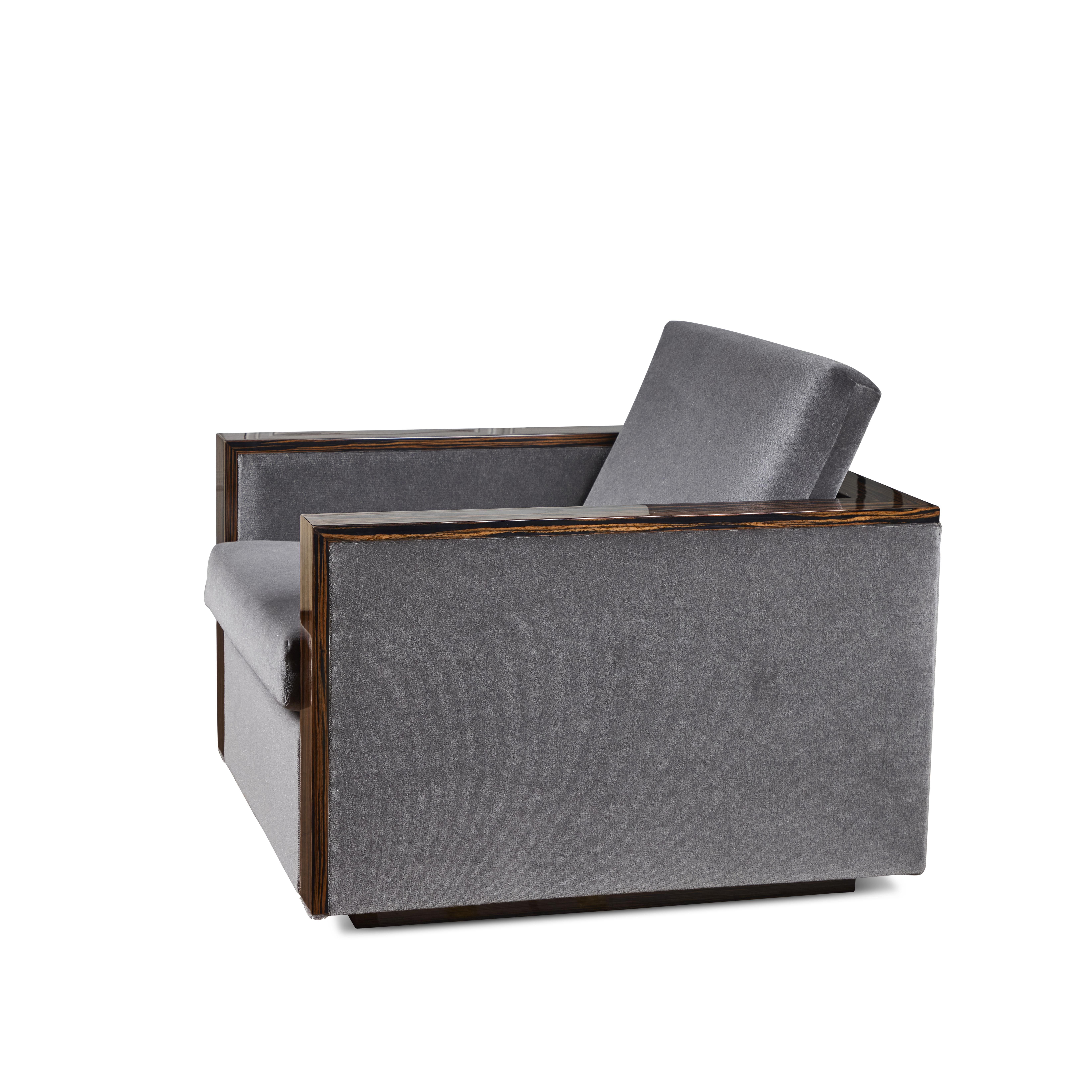 Paar Custom Lounge Stühle aus Makassar-Ebenholz und Mohair (Stoff) im Angebot