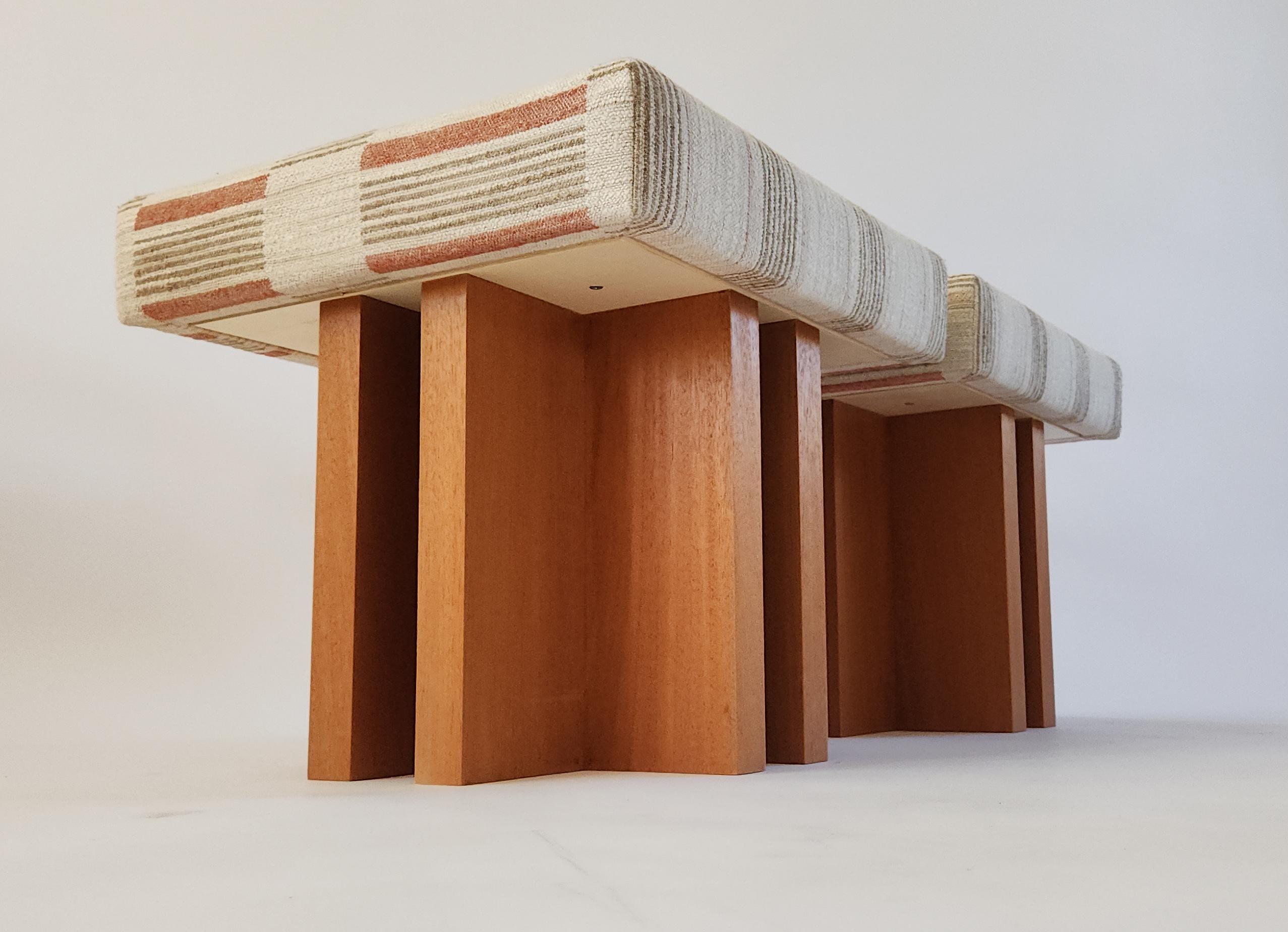 XXIe siècle et contemporain Paire de poufs Gueridon faits sur mesure, CUSTOM MADE, Made in USA. en vente