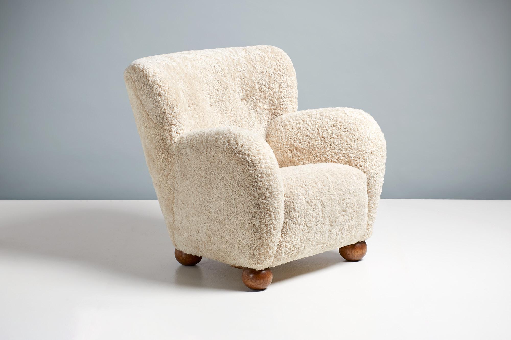 Dagmar Design

KARU Lounge Chair

A pair of custom-made lounge chairs developed & produced at our workshops in London using the highest quality materials. These examples are upholstered in ‘Moonlight’ shearling with custom solid fumed oak ball feet.
