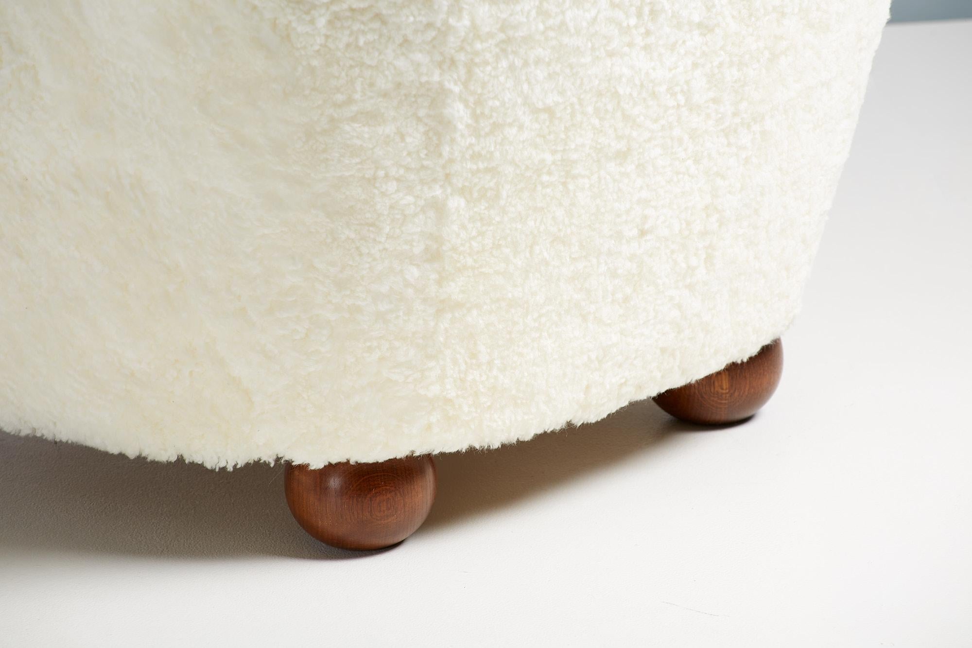 Karu-Sessel aus Schafsfell, maßgeschneidert im Angebot 1