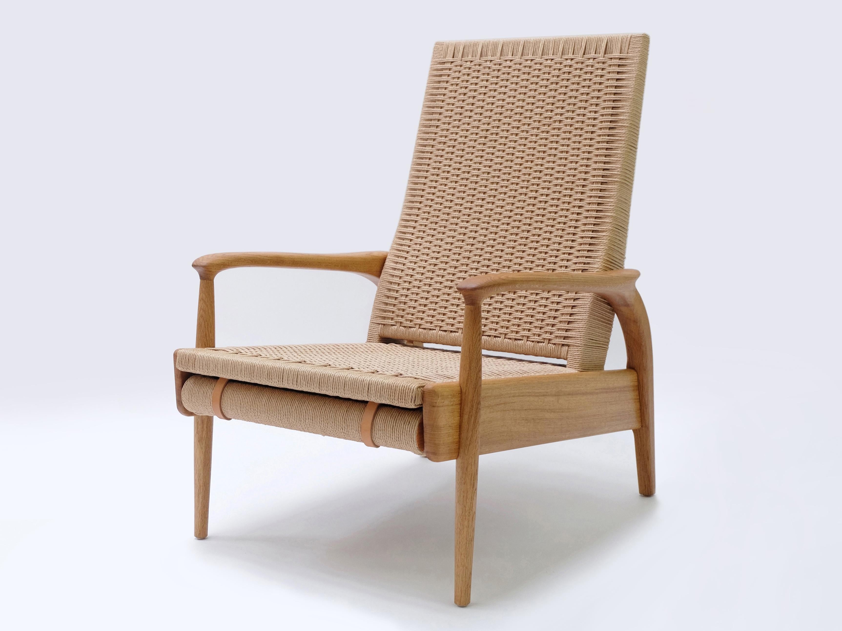 Scandinave moderne Paire de chaises longues sur mesure en chêne huilé et cordon danois naturel tissé à la main en vente