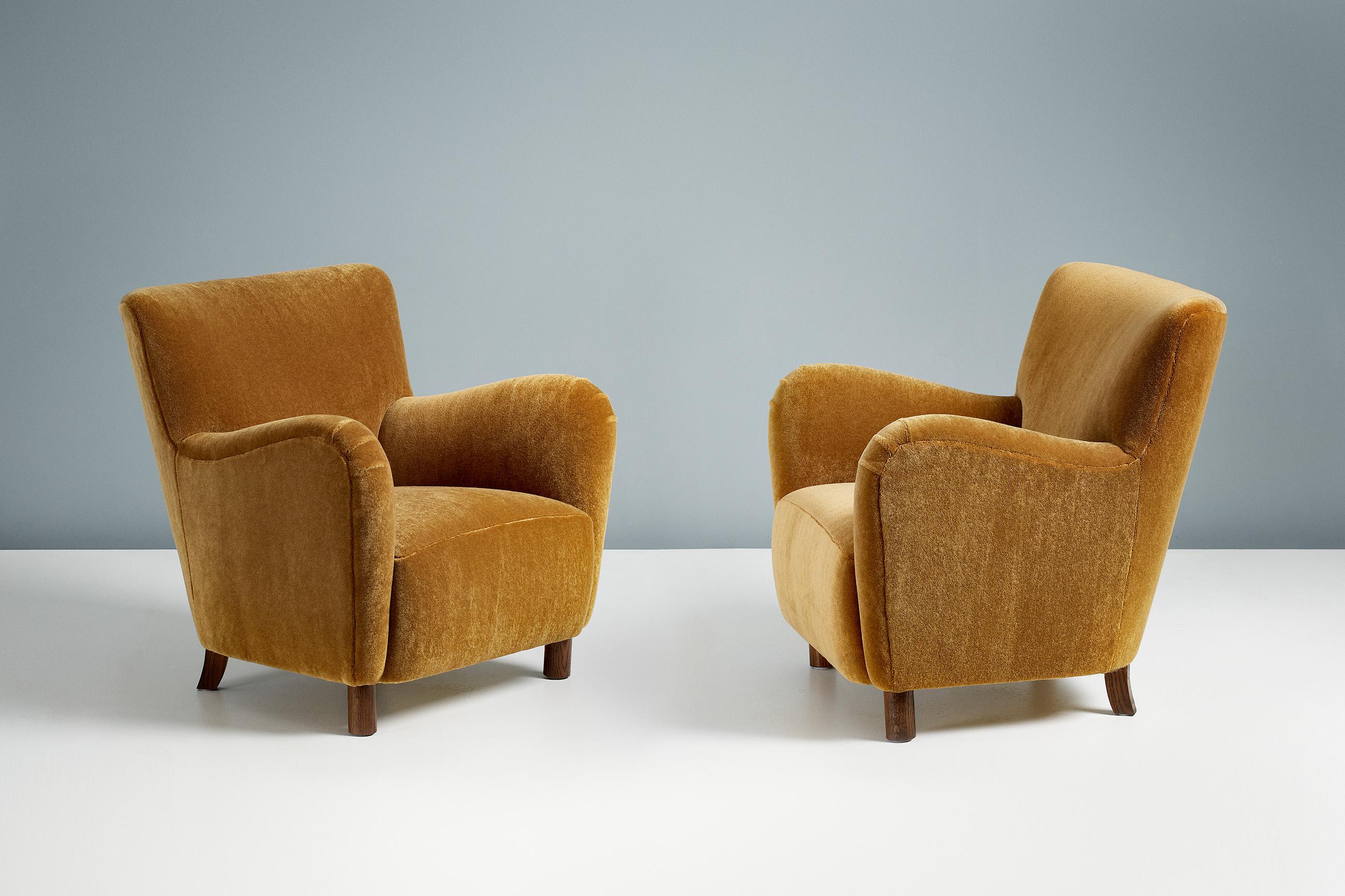 Pair of Custom Made Model 54 Mohair Velvet Lounge Chairs In New Condition For Sale In London, GB