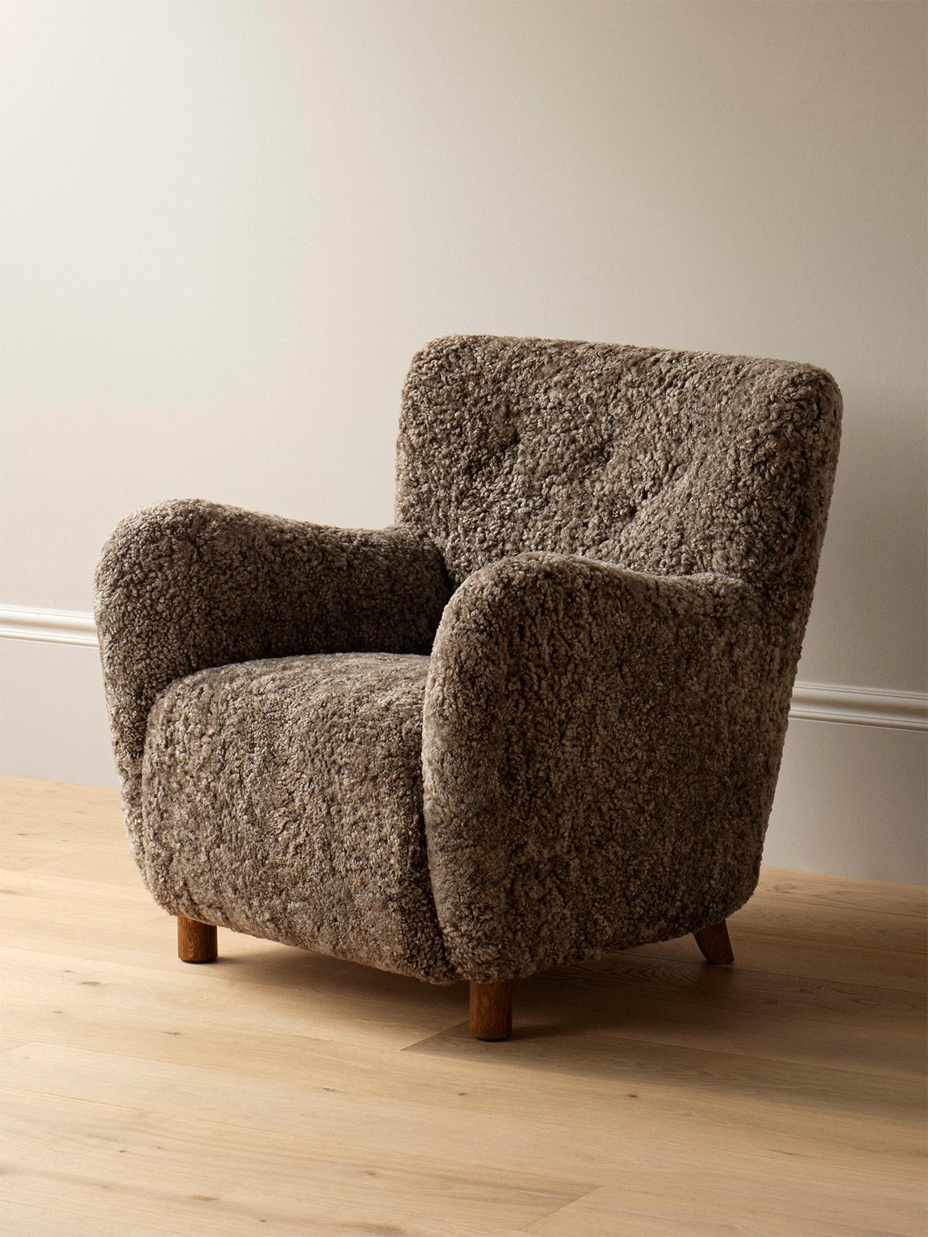 Paar CUSTOM MADE Model 54 Schafsfell-Lounge-Stühle im Zustand „Neu“ im Angebot in London, England