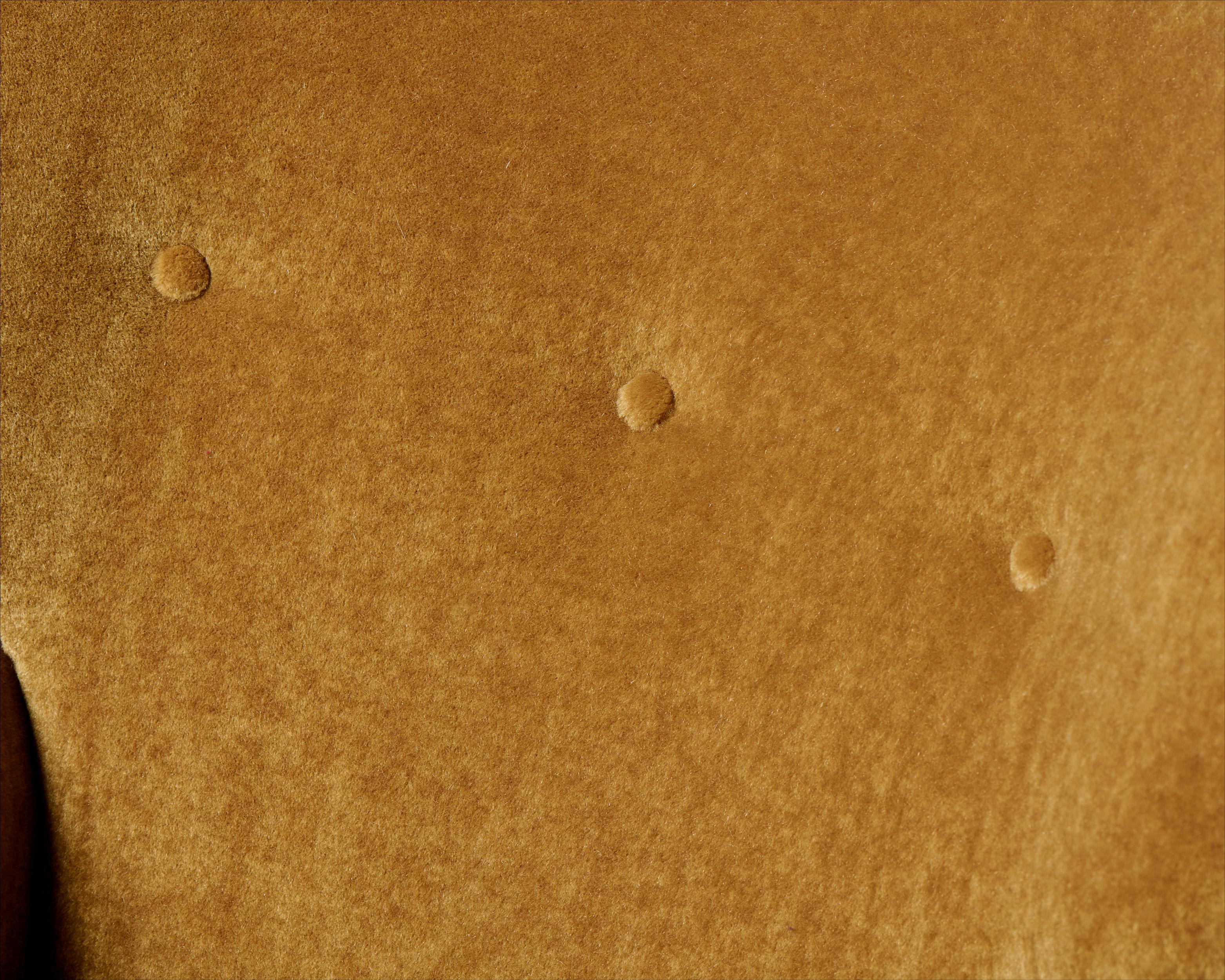 Paire de fauteuils Karu en velours de mohair faits sur mesure par Dagmar en vente 1