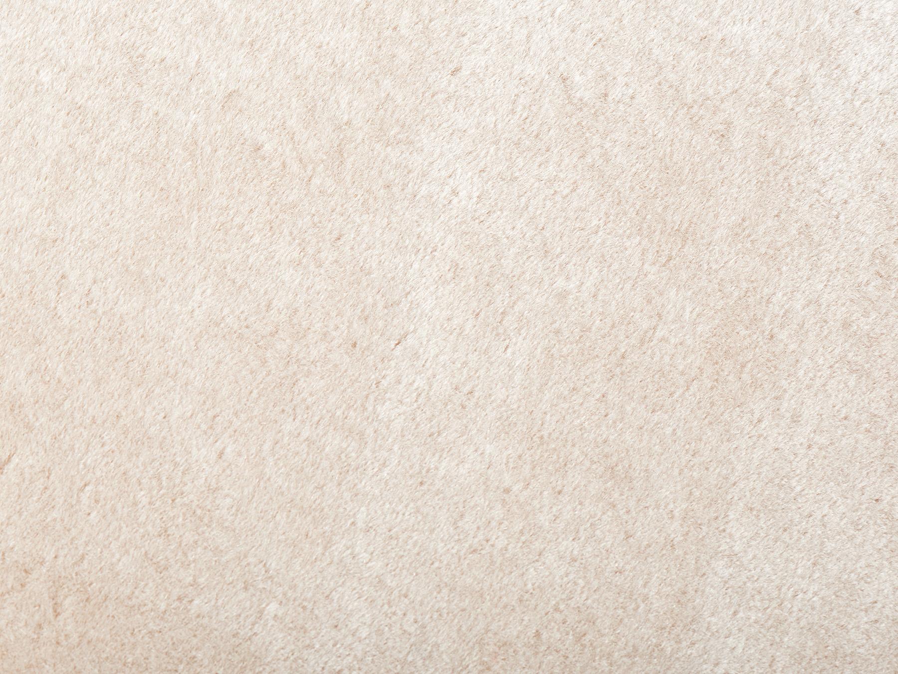 Mohair Coppia di pouf rotondi in velluto mohair su misura con piedini a sfera in noce in vendita