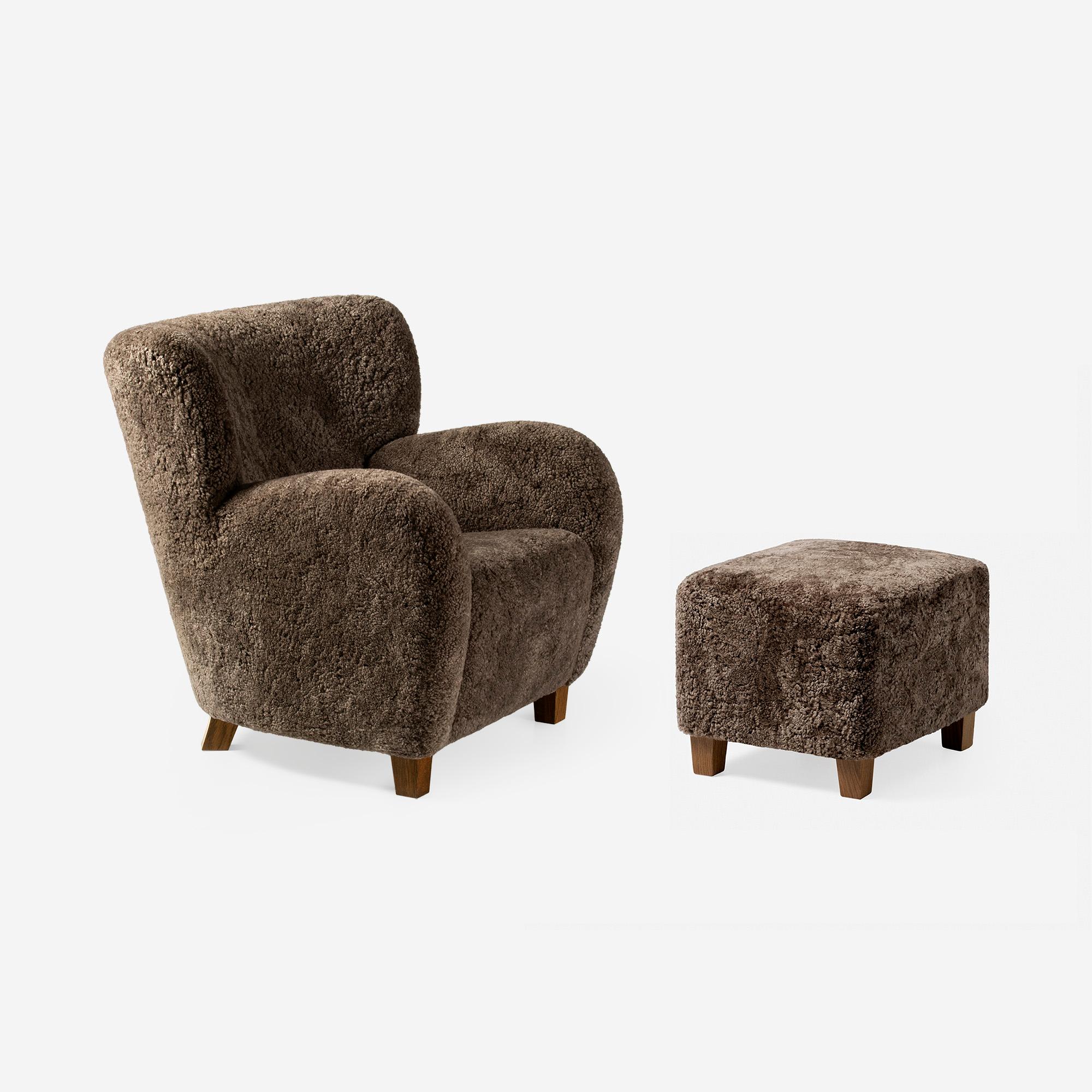 Pareja de sillones Karu de piel de oveja hechos a medida Escandinavo moderno en venta
