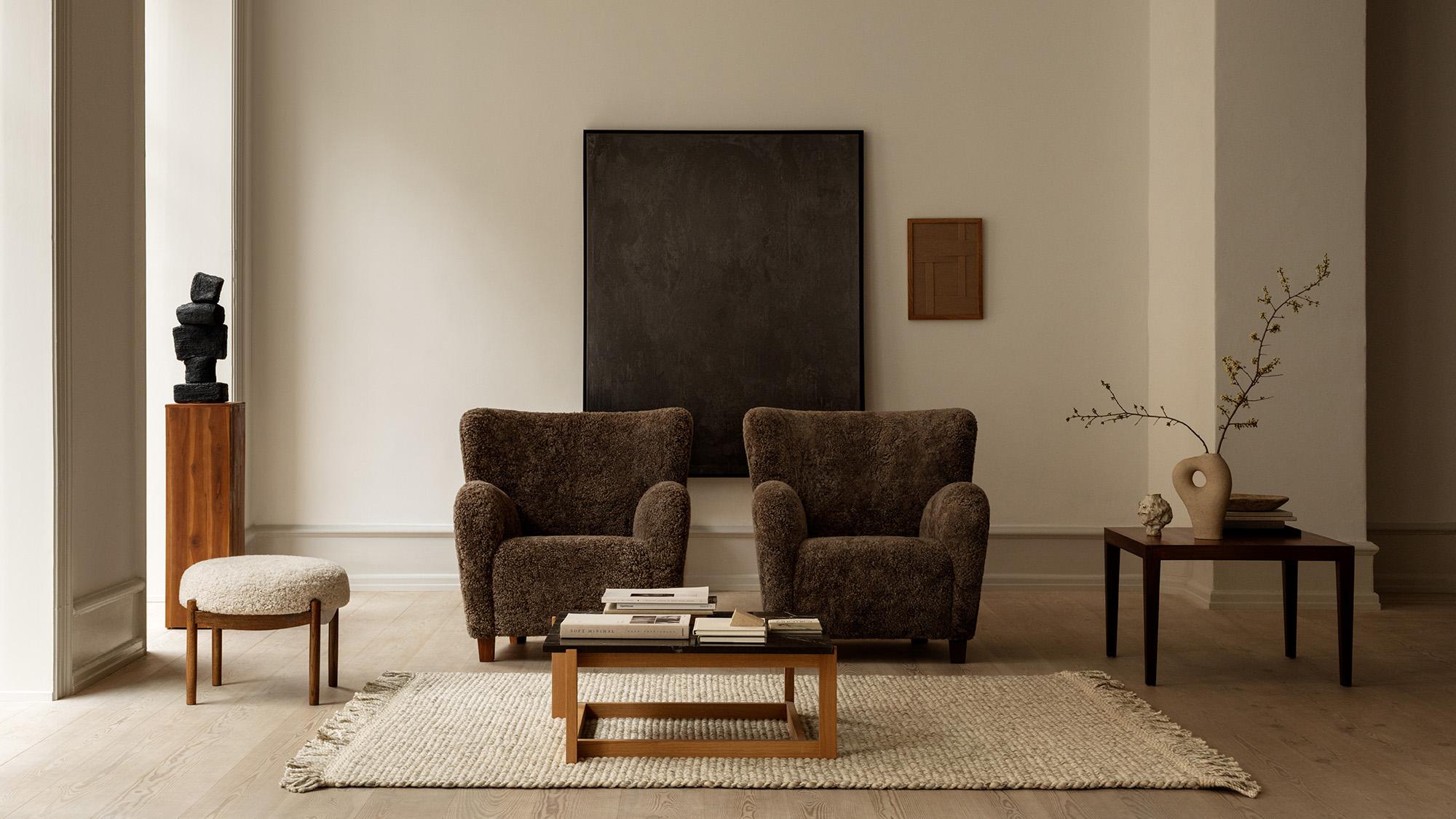 Pareja de sillones Karu de piel de oveja hechos a medida en Nuevo estado para la venta en London, England