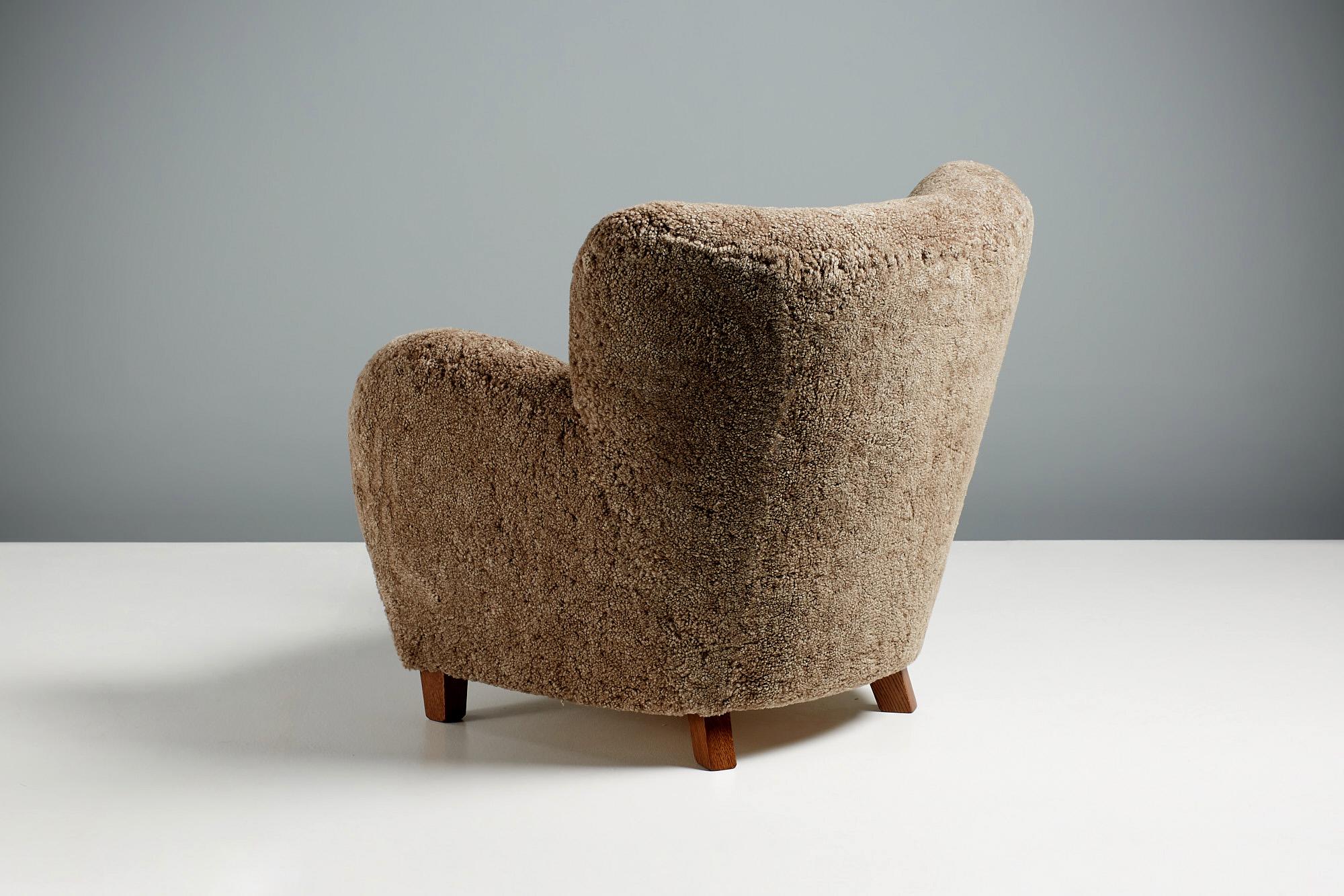 Paar CUSTOM MADE Karu-Sessel aus Schafsleder im Angebot 1