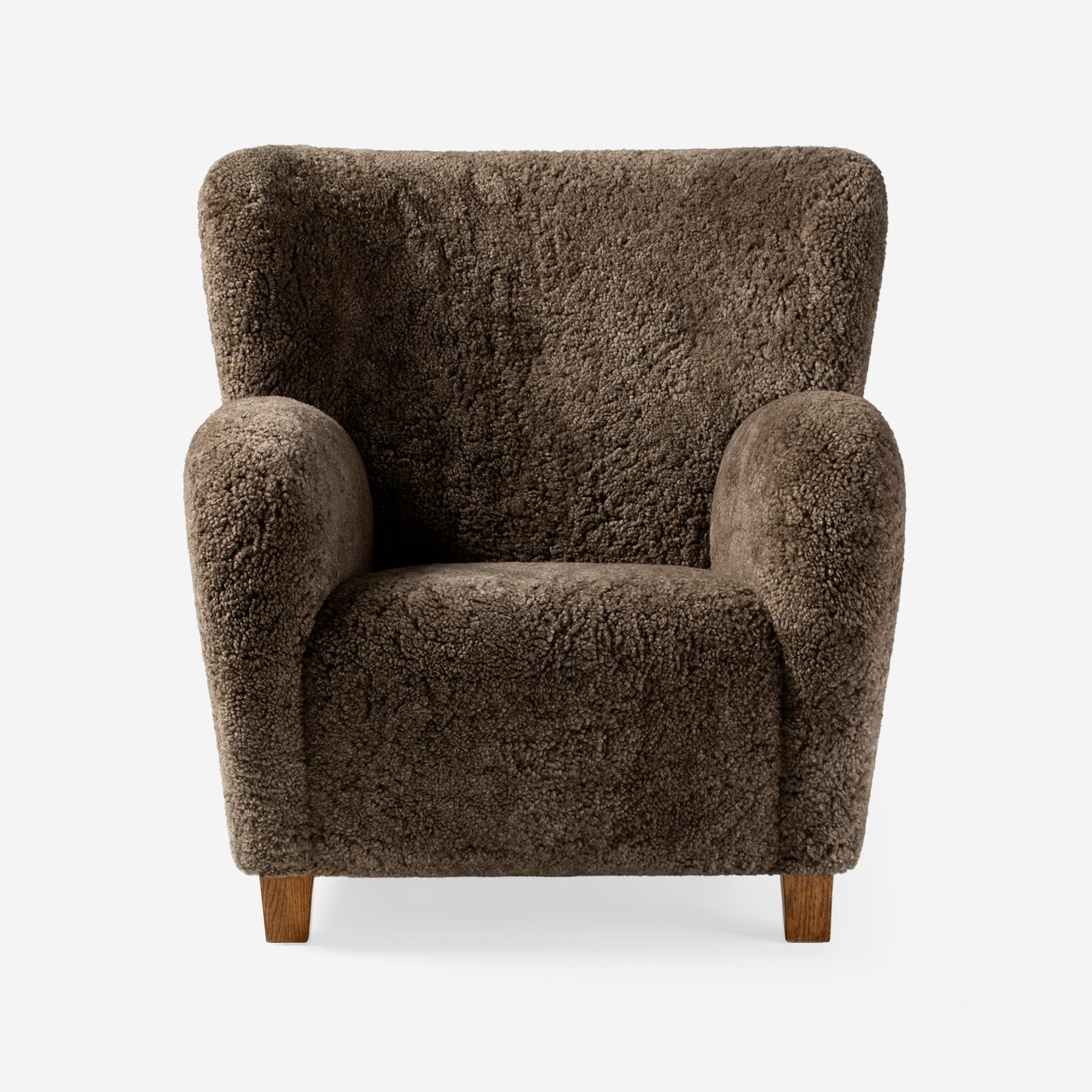 Pair of Custom Made Sheepskin Karu Lounge Chairs In New Condition For Sale In London, England