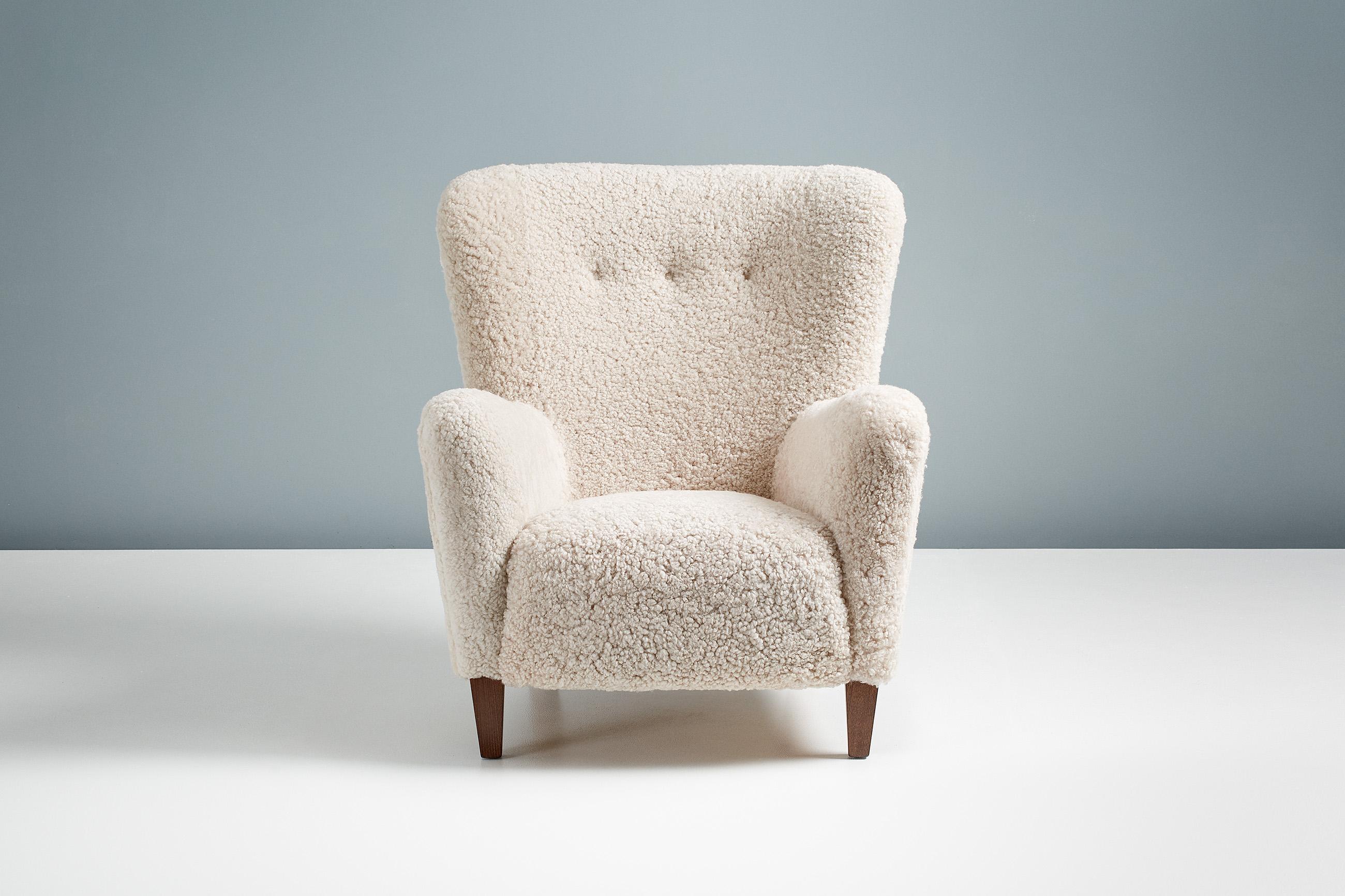 Dagmar Design

Ryo lounge chair

A pair of custom made lounge chairs developed and produced at our workshops in London using the highest quality materials. These examples are upholstered in luxurious 'Moonlight' Australian sheepskin. The Ryo