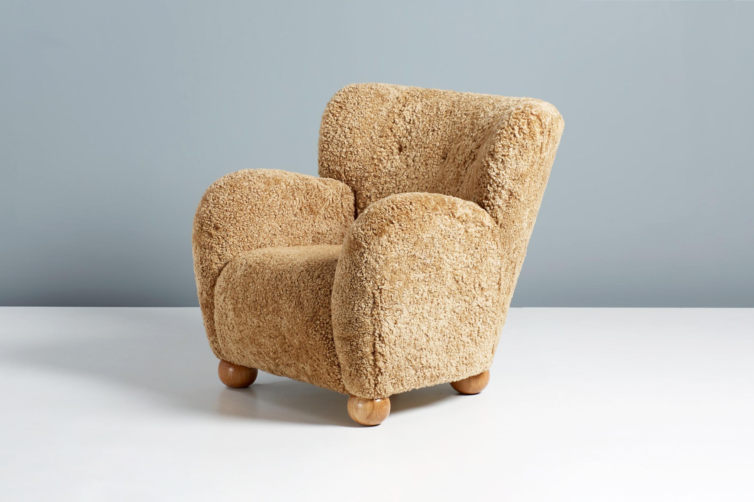 Dagmar design - Karu lounge chair

A pair of custom-made lounge chairs developed & produced at our workshops in London using the highest quality materials. These examples are upholstered in ‘Maple’ shearling with oiled oak ball feet. The Karu