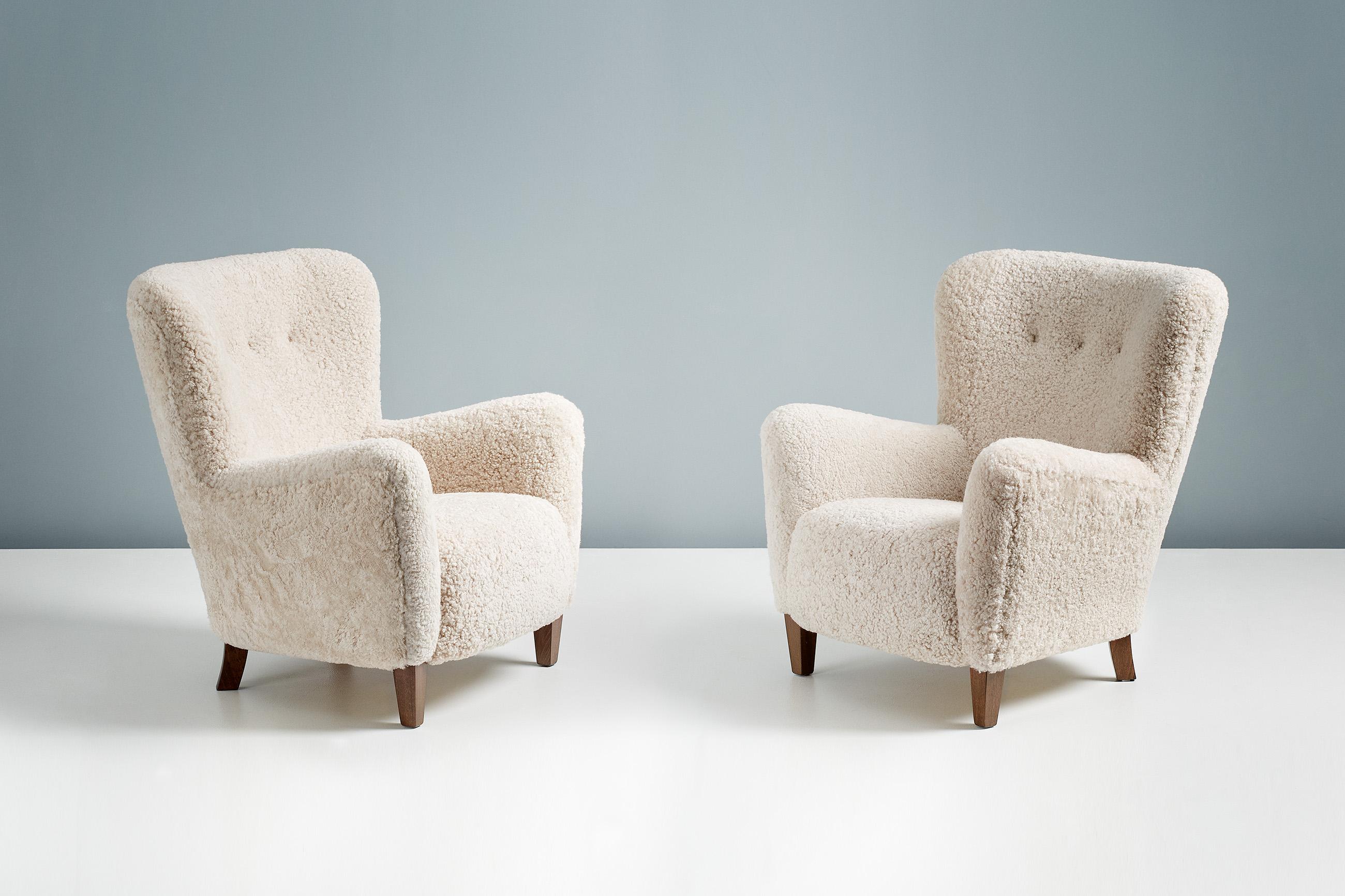 Pair of Custom Made Sheepskin Lounge Chairs In New Condition For Sale In London, GB