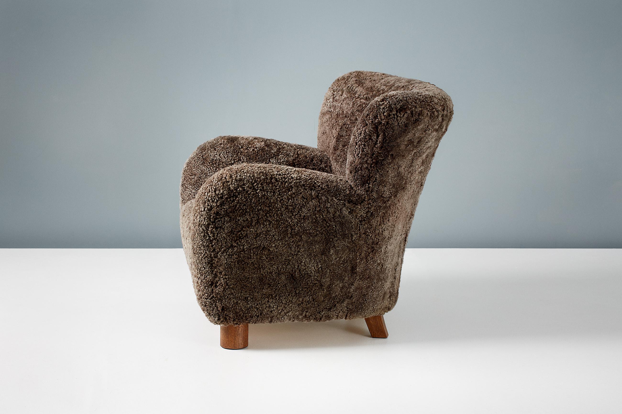 Pair of Custom Made Sheepskin Lounge Chairs In New Condition For Sale In London, England