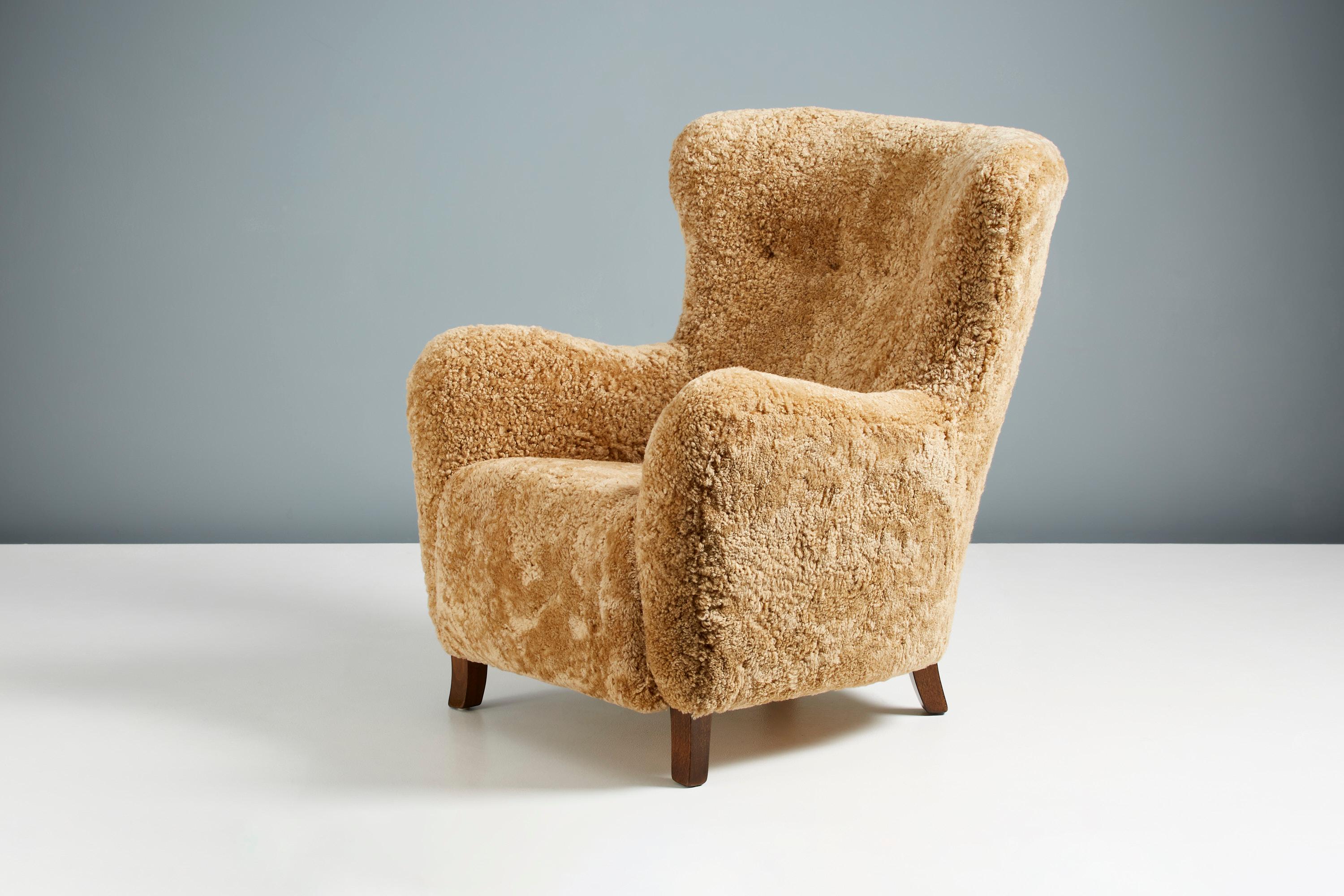 Dagmar Design - Chaise à oreilles Sampo.

Le fauteuil à oreilles Sampo fait partie de la gamme de meubles rembourrés sur mesure de Dagmar Design. Cette pièce a été conçue et fabriquée à la main dans nos ateliers de Londres, avec des matériaux de