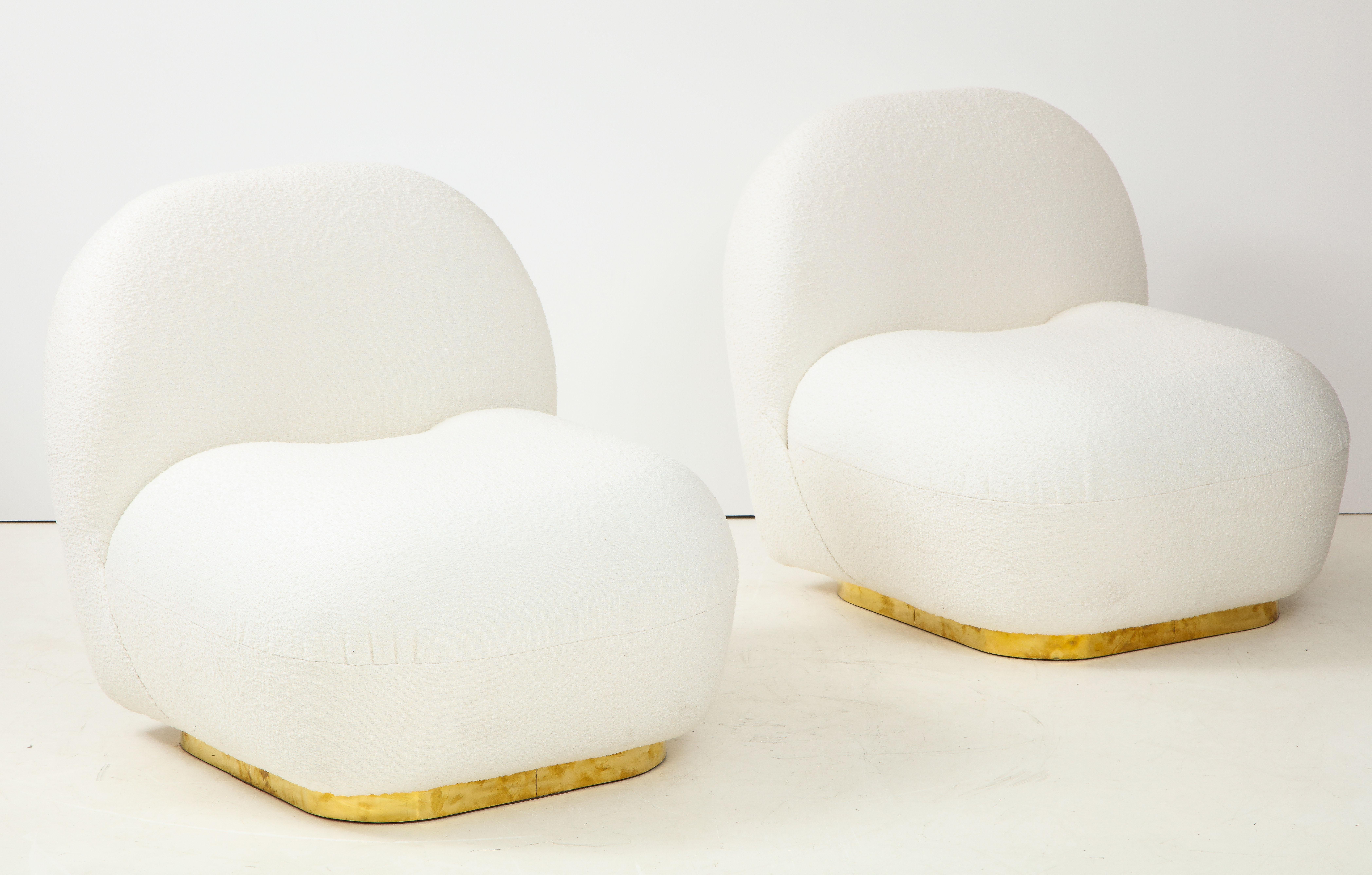 Hand-Crafted Pair of Custom Made Slipper Lounge Chairs in Ivory Boucle and Brass Base, Italy