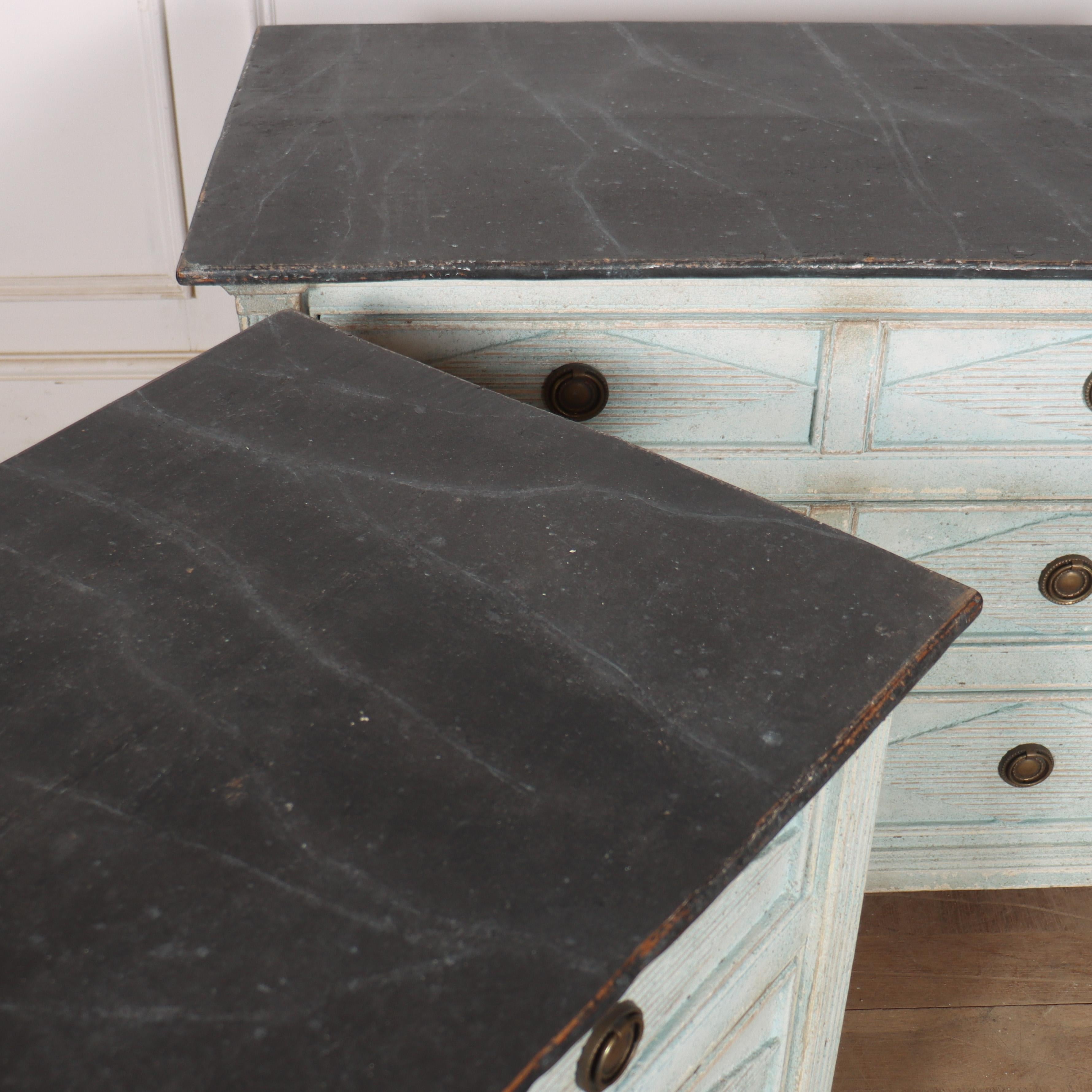 Coppia di commodes su misura in stile svedese in vendita 2