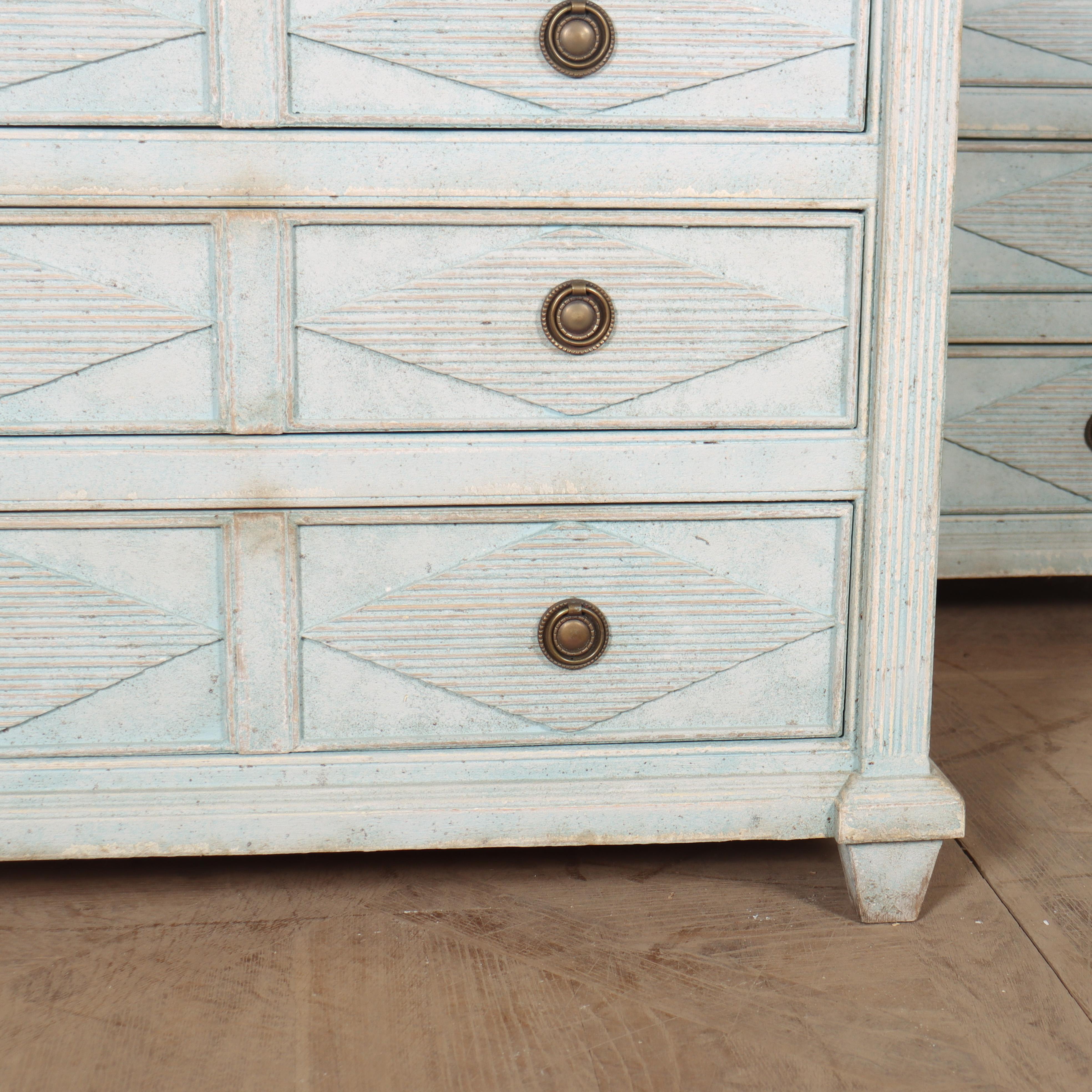 Dipinto Coppia di commodes su misura in stile svedese in vendita