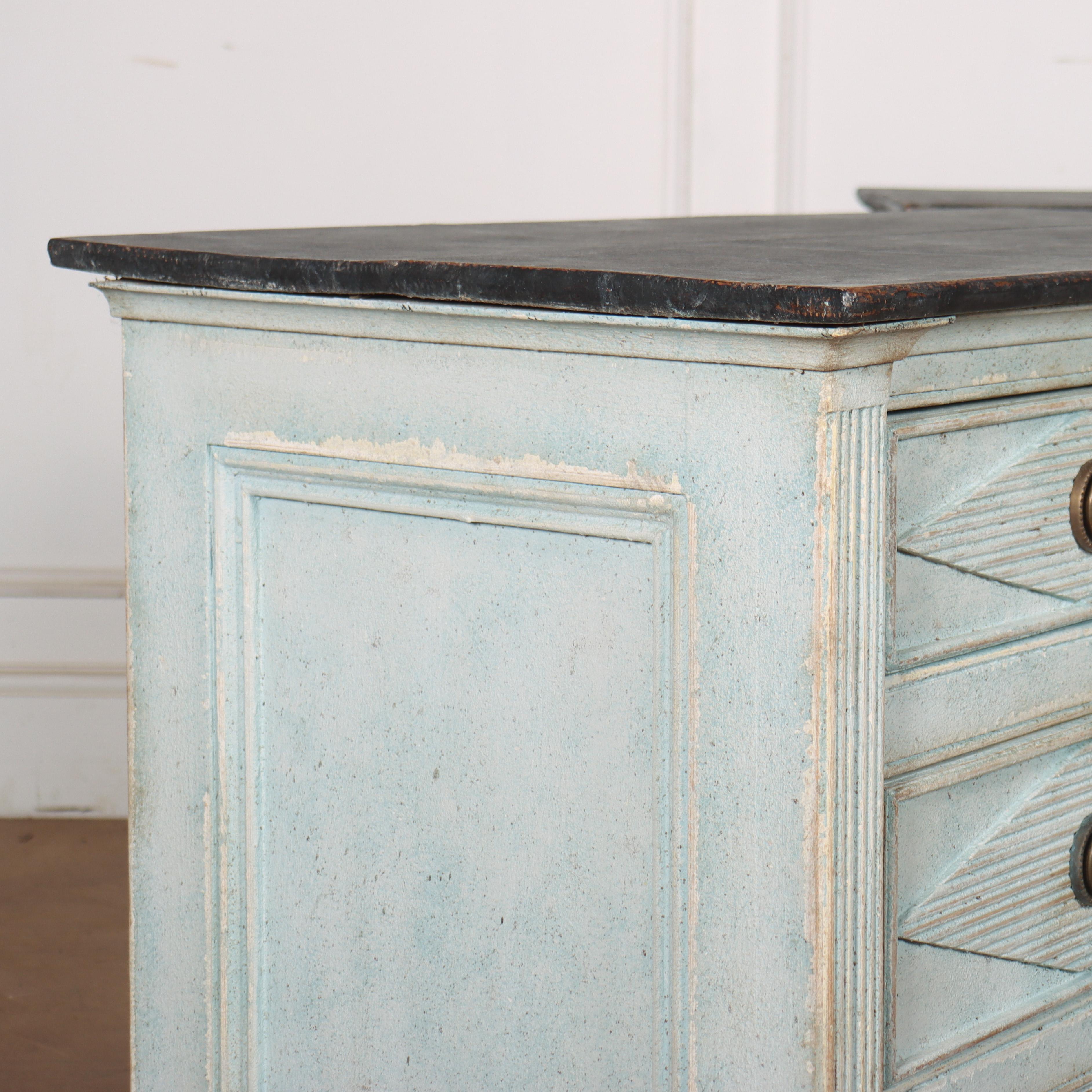 XXI secolo e contemporaneo Coppia di commodes su misura in stile svedese in vendita