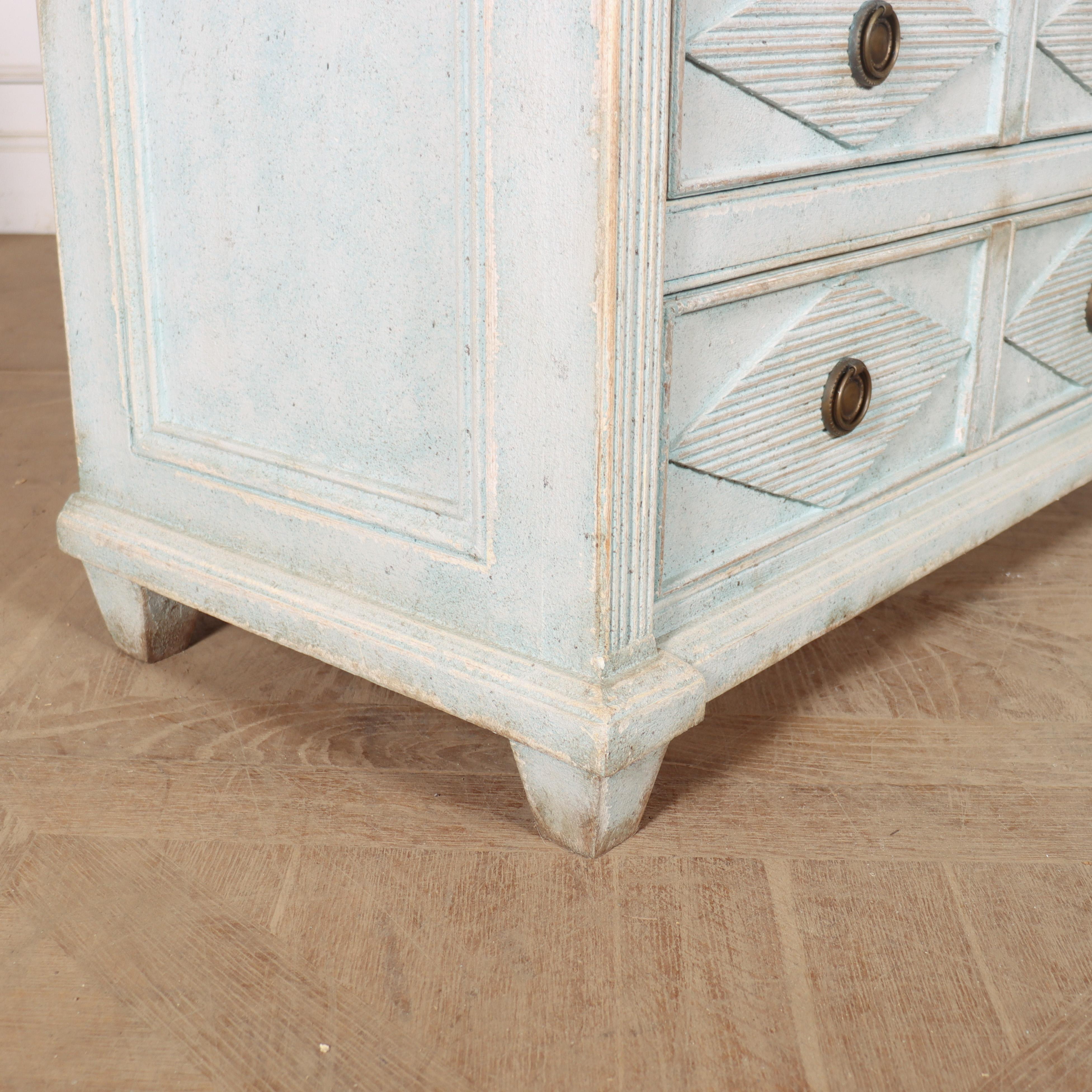 Pino Coppia di commodes su misura in stile svedese in vendita