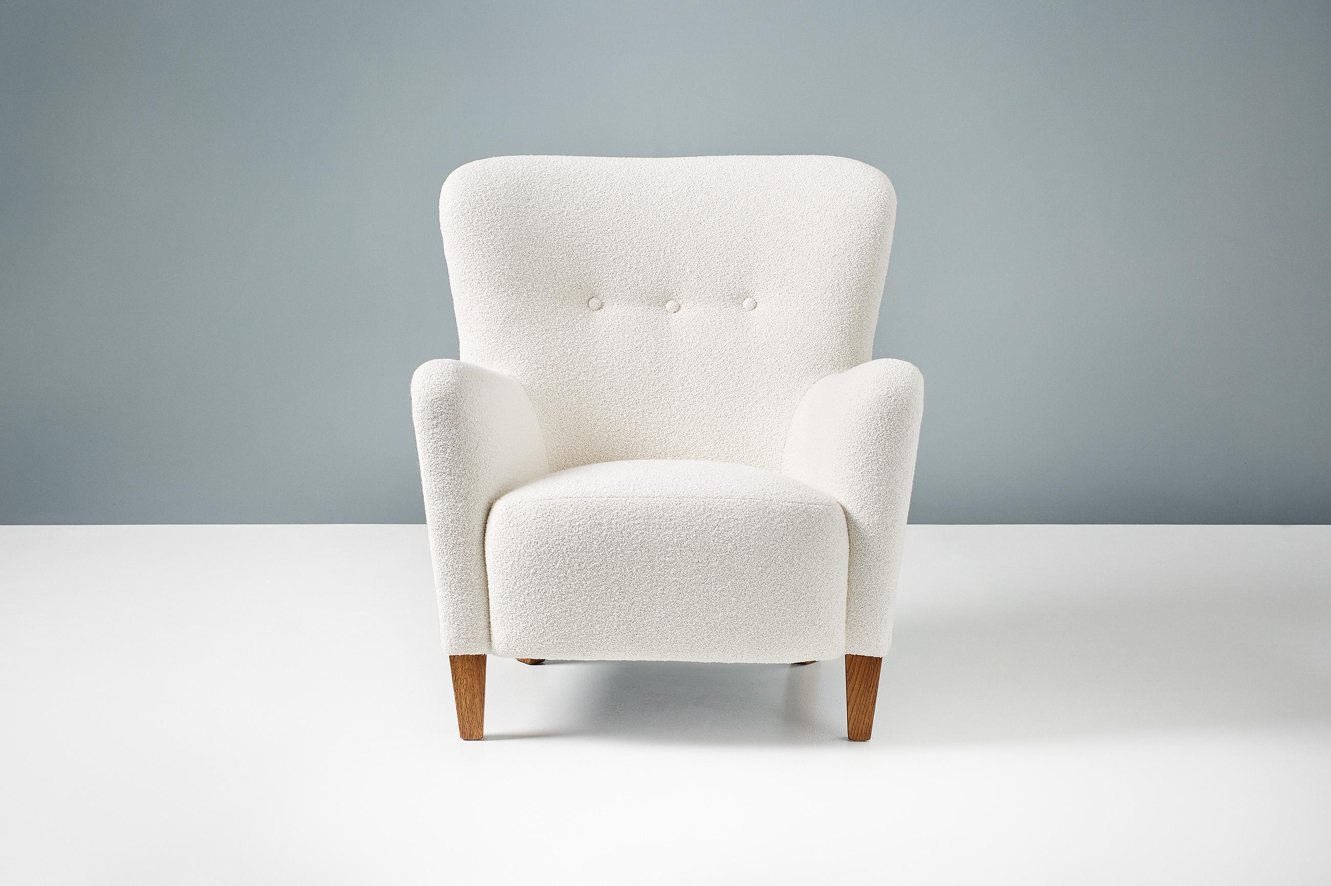 Scandinavian Modern Pair of Custom Made White Boucle Ryo Lounge Chairs For Sale