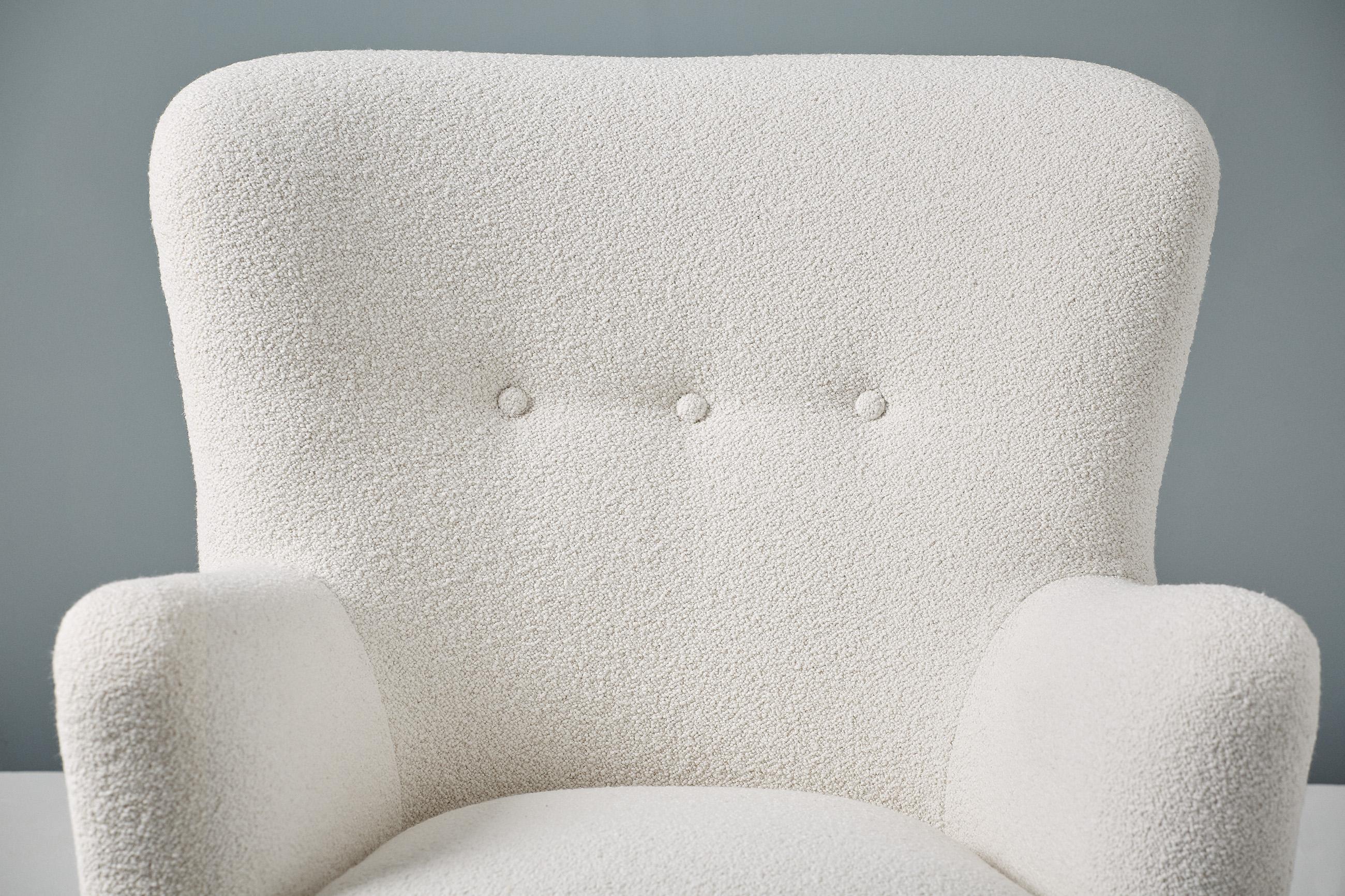 British Pair of Custom Made White Boucle Ryo Lounge Chairs For Sale