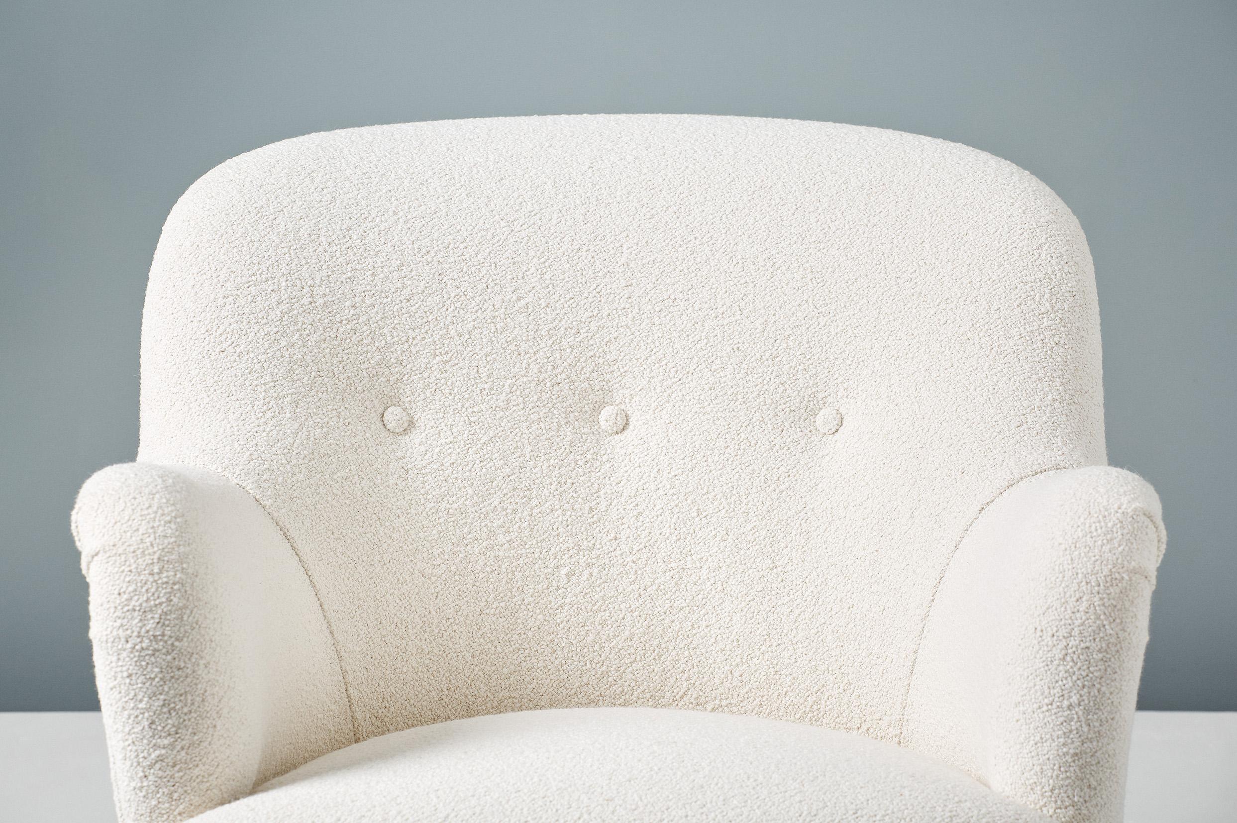 Pair of Custom Made White Boucle Lounge Chairs In New Condition In London, England