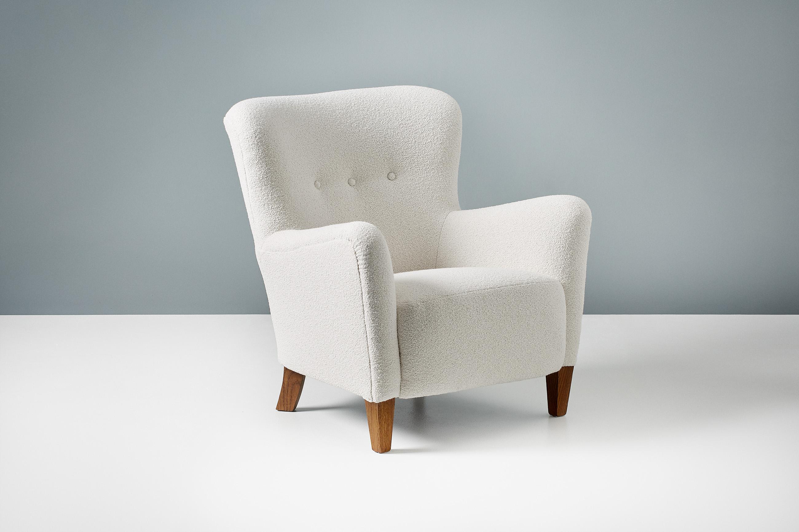 Wool Pair of Custom Made White Boucle Lounge Chairs For Sale