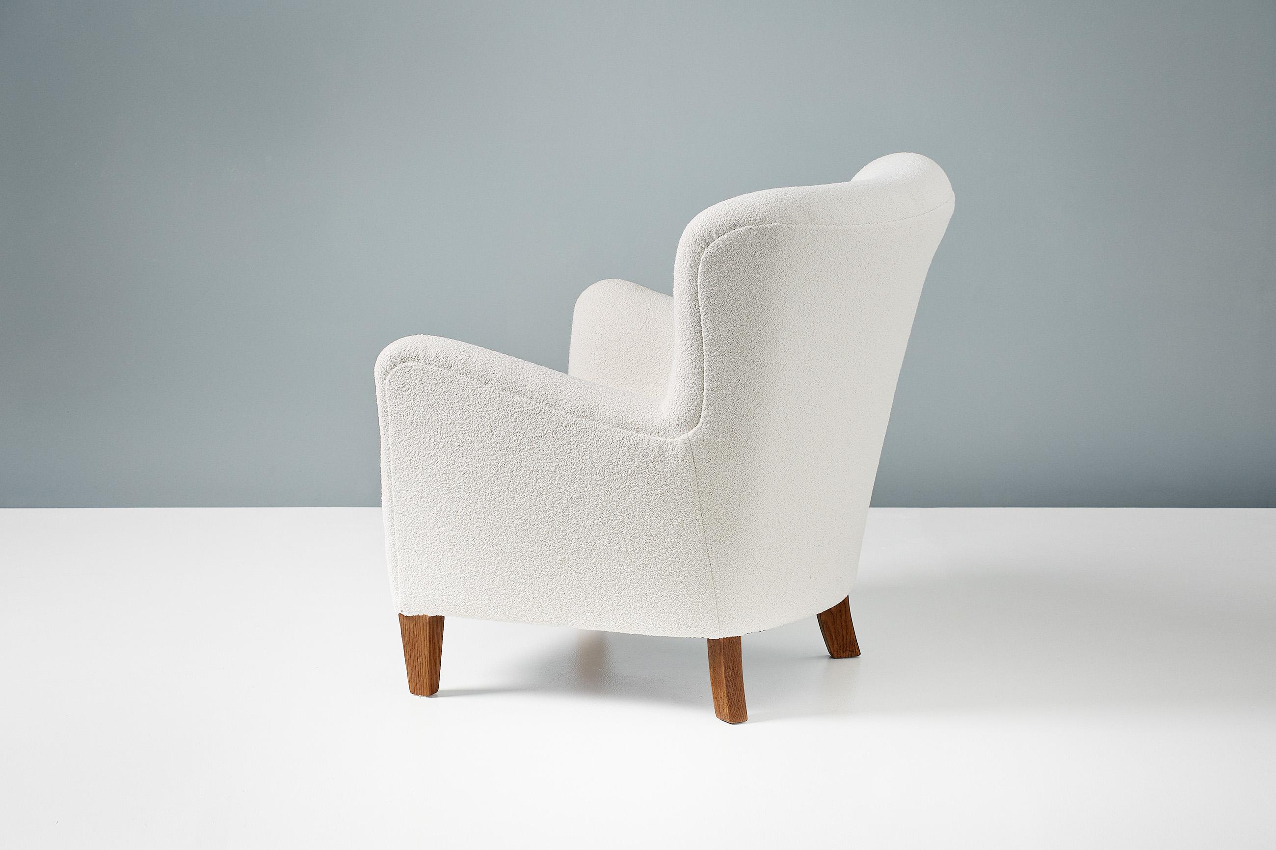 Pair of Custom Made White Boucle Lounge Chairs For Sale 2