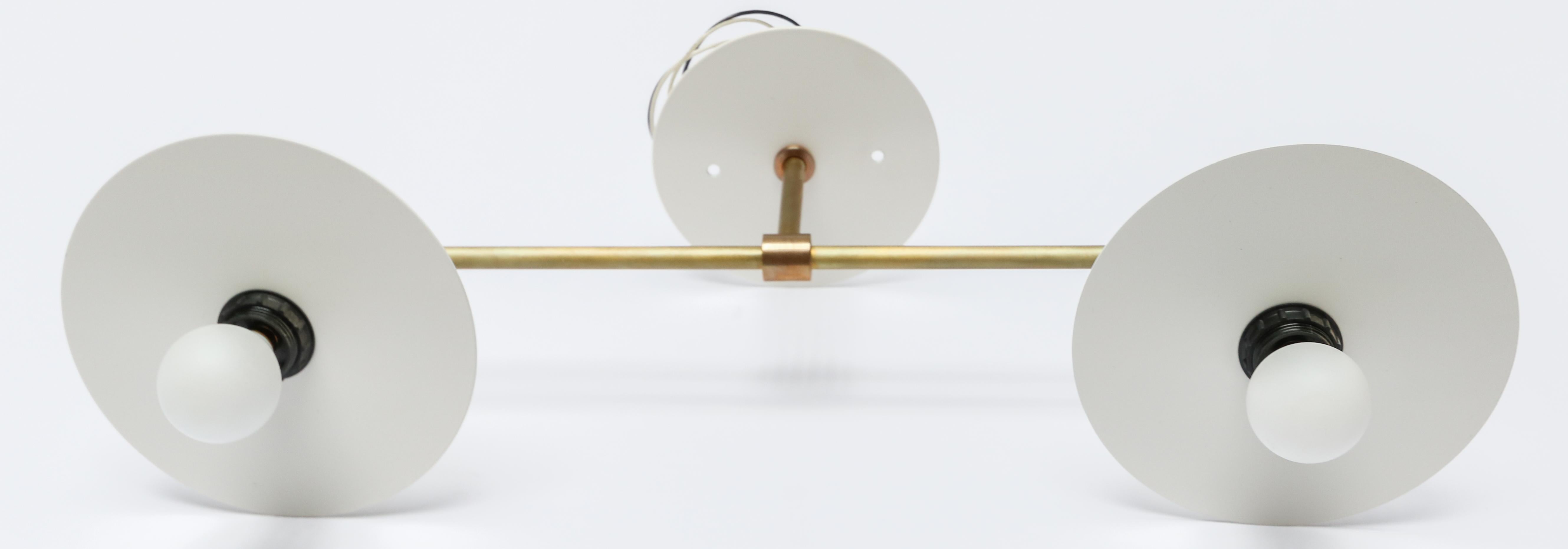 Coppia di lampade a doppia testa in metallo personalizzate in stile Midcentury di Adesso Imports in vendita 2