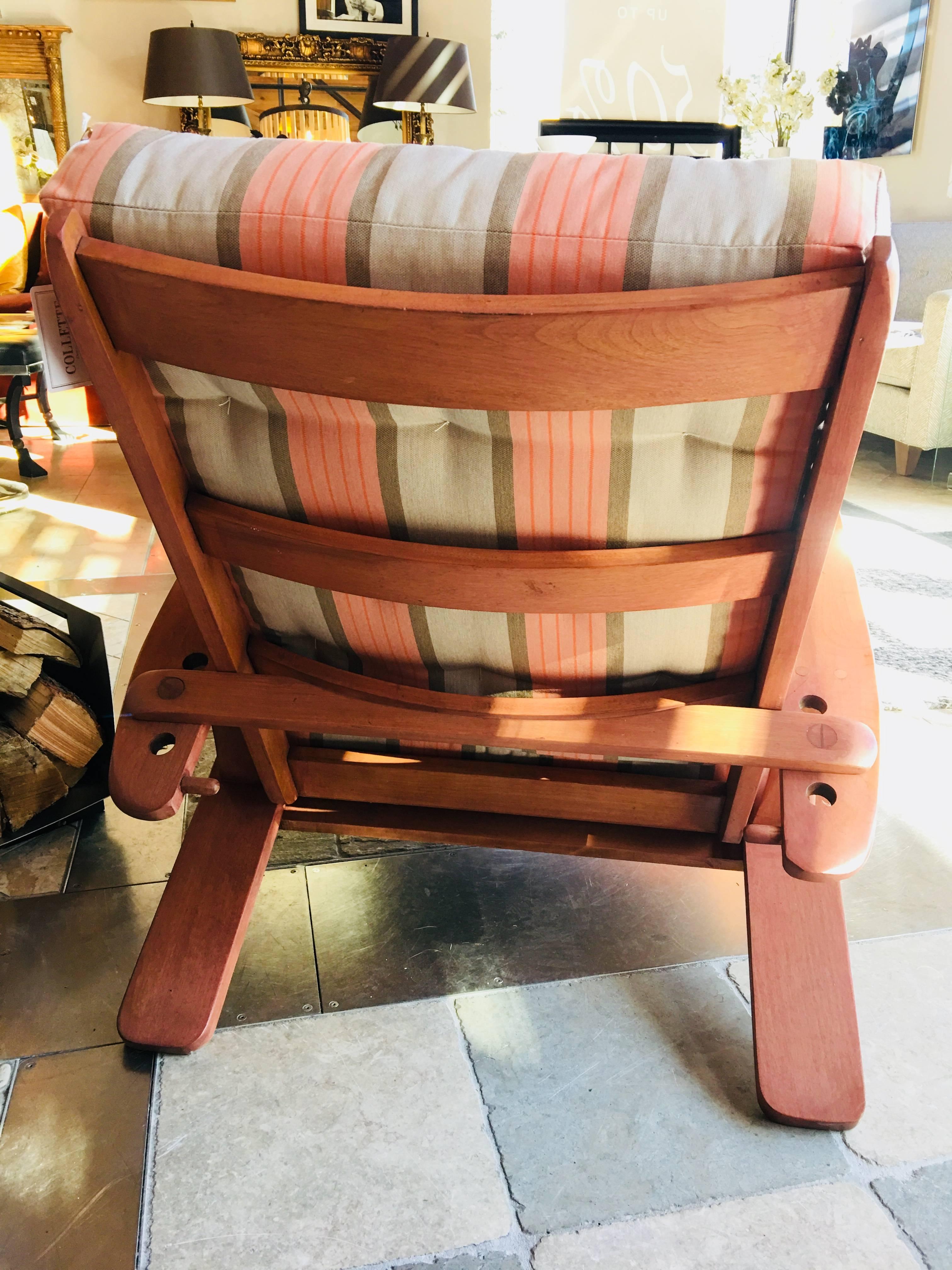Pair of Custom Midcentury Maple Folding Chairs In Excellent Condition In Bridgehampton, NY