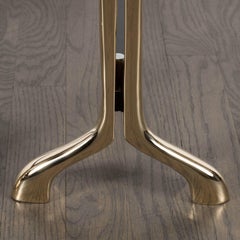 Coppia di candelabri personalizzati in stile modernista di metà secolo in ottone lucidato