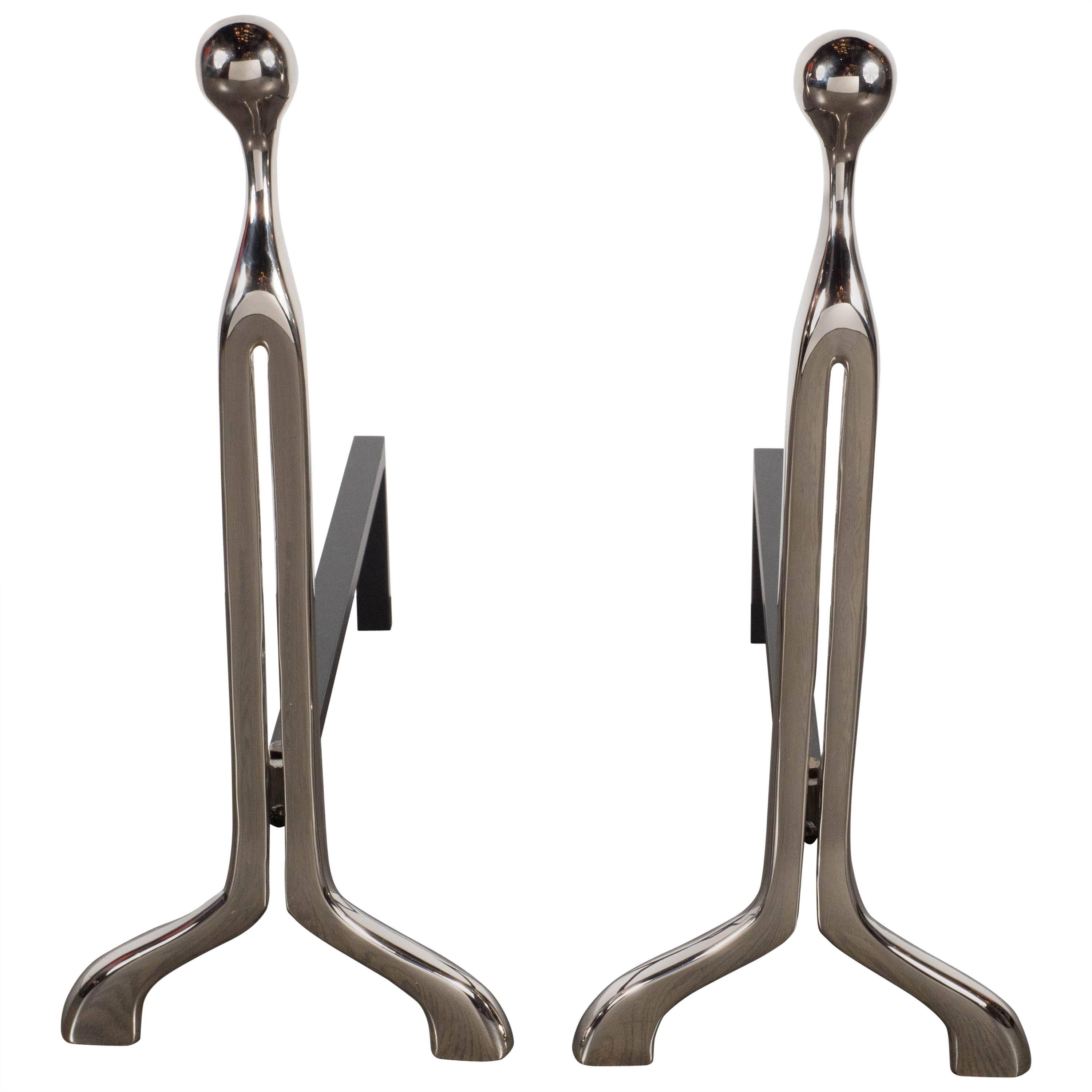 Coppia di candelabri personalizzati in stile modernista di metà secolo in nichel lucido