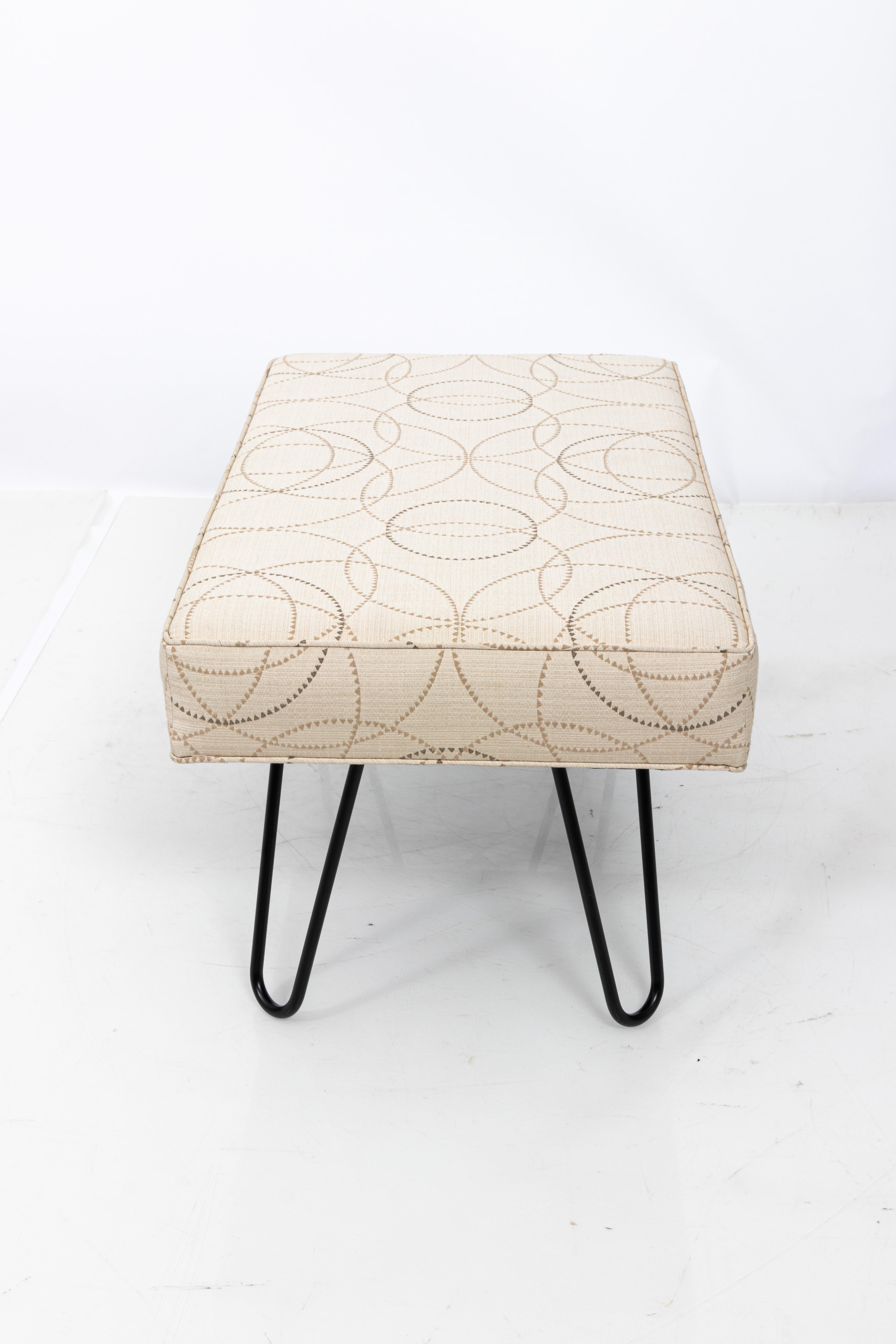 Coppia di panche personalizzate con gambe a forcina in stile Midcentury in vendita 3
