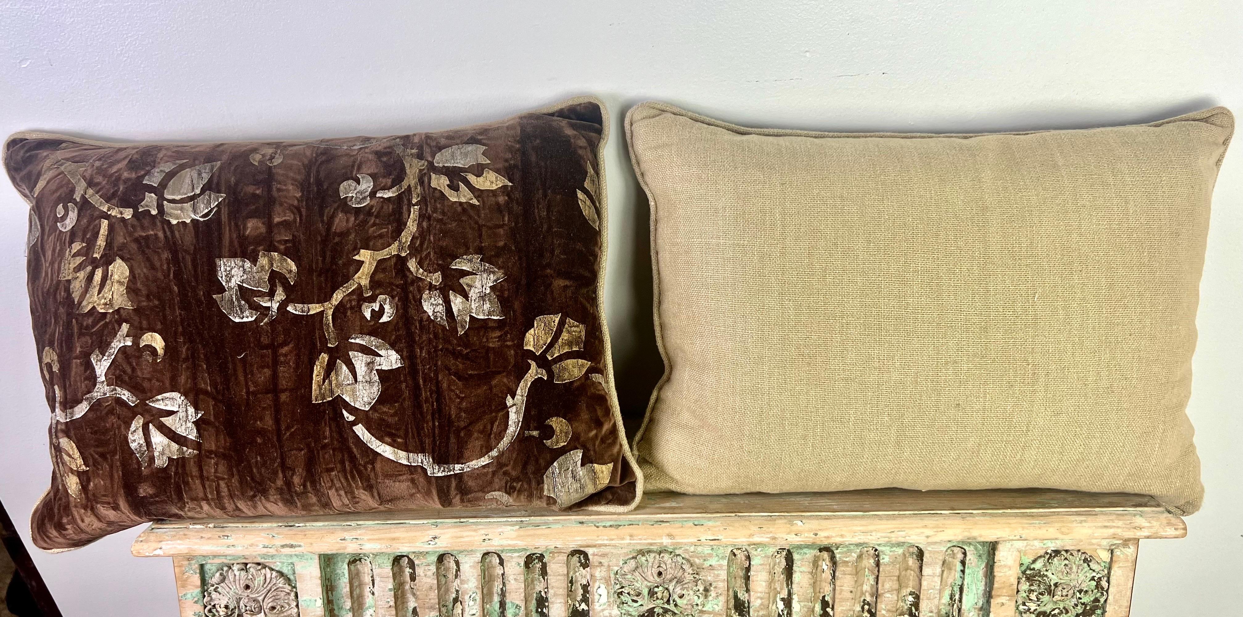 Contemporary Pair of Custom Nomi Brown & Gold Textile Pillows For Sale