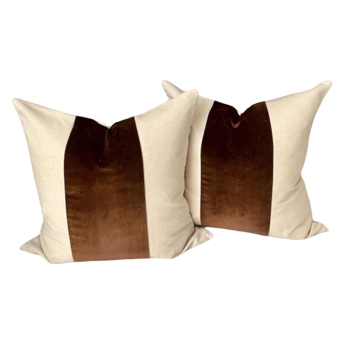 Coppia di cuscini personalizzati in lino color avena e velluto color cioccolato a righe