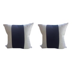 Coppia di cuscini personalizzati in lino color avena e mohair blu notte a righe