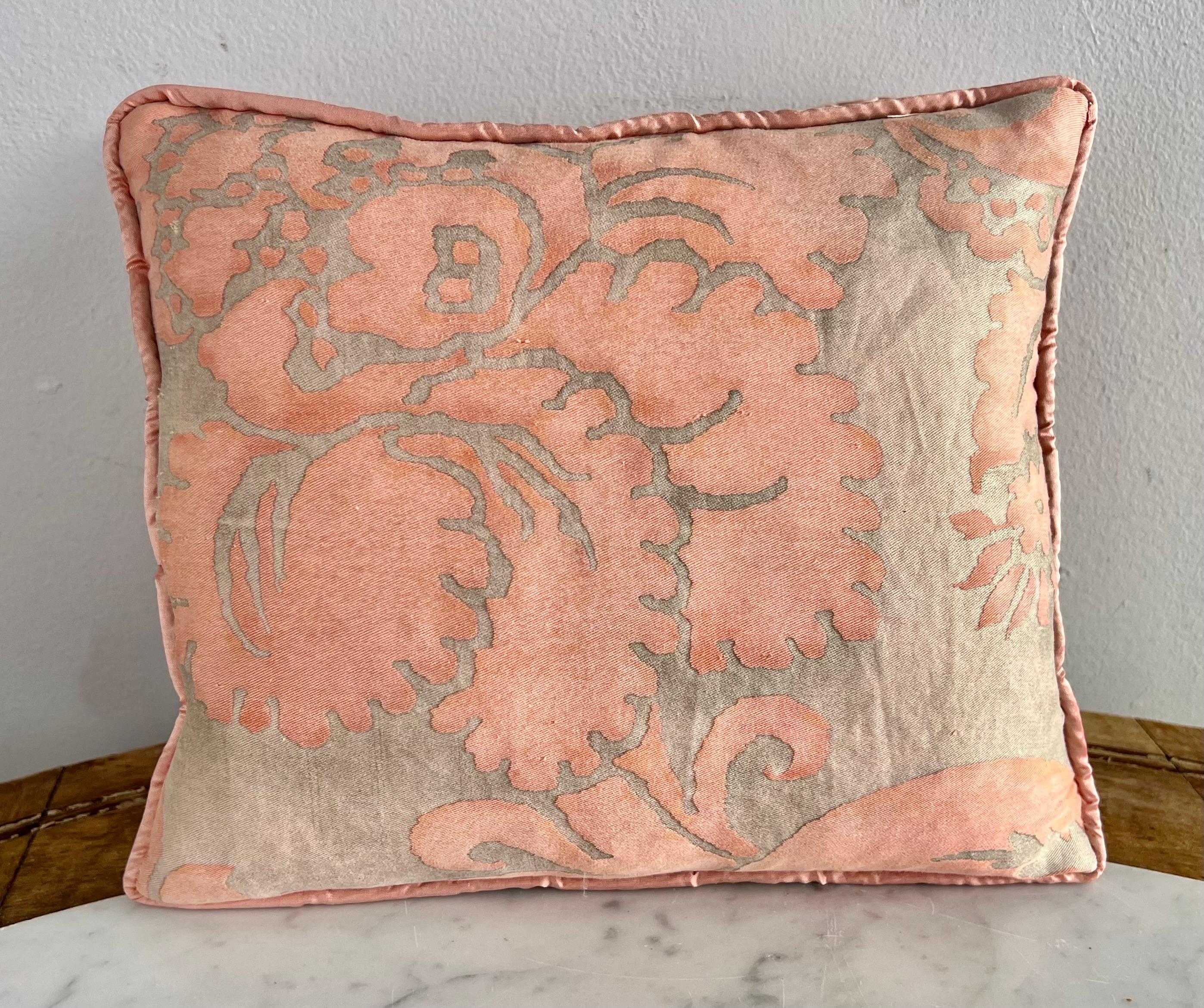 Pair of Custom Petite Fortuny Pillows In Good Condition In Los Angeles, CA