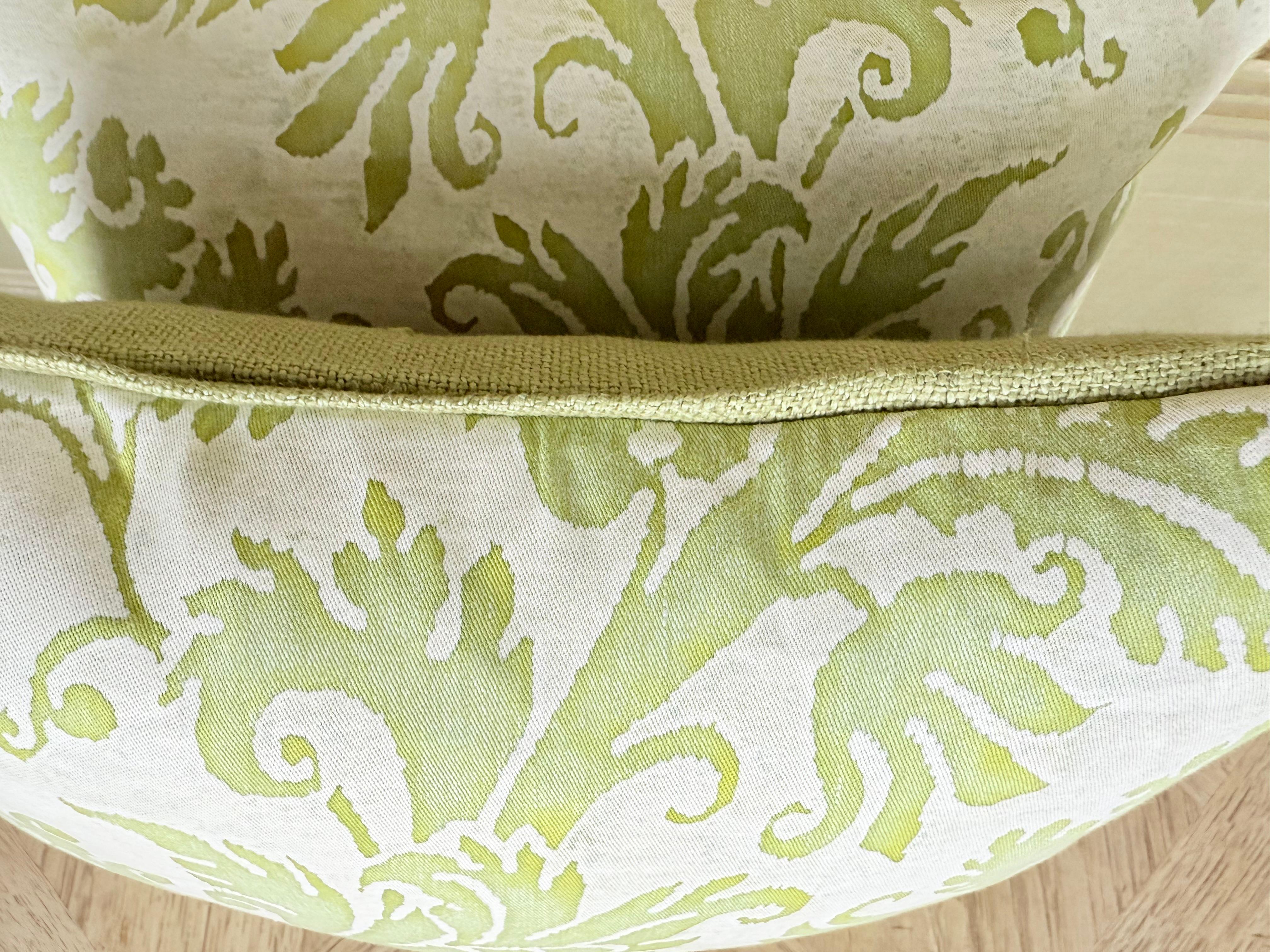 Barocco Coppia di cuscini personalizzati in cotone Fortuny con retro in lino in vendita