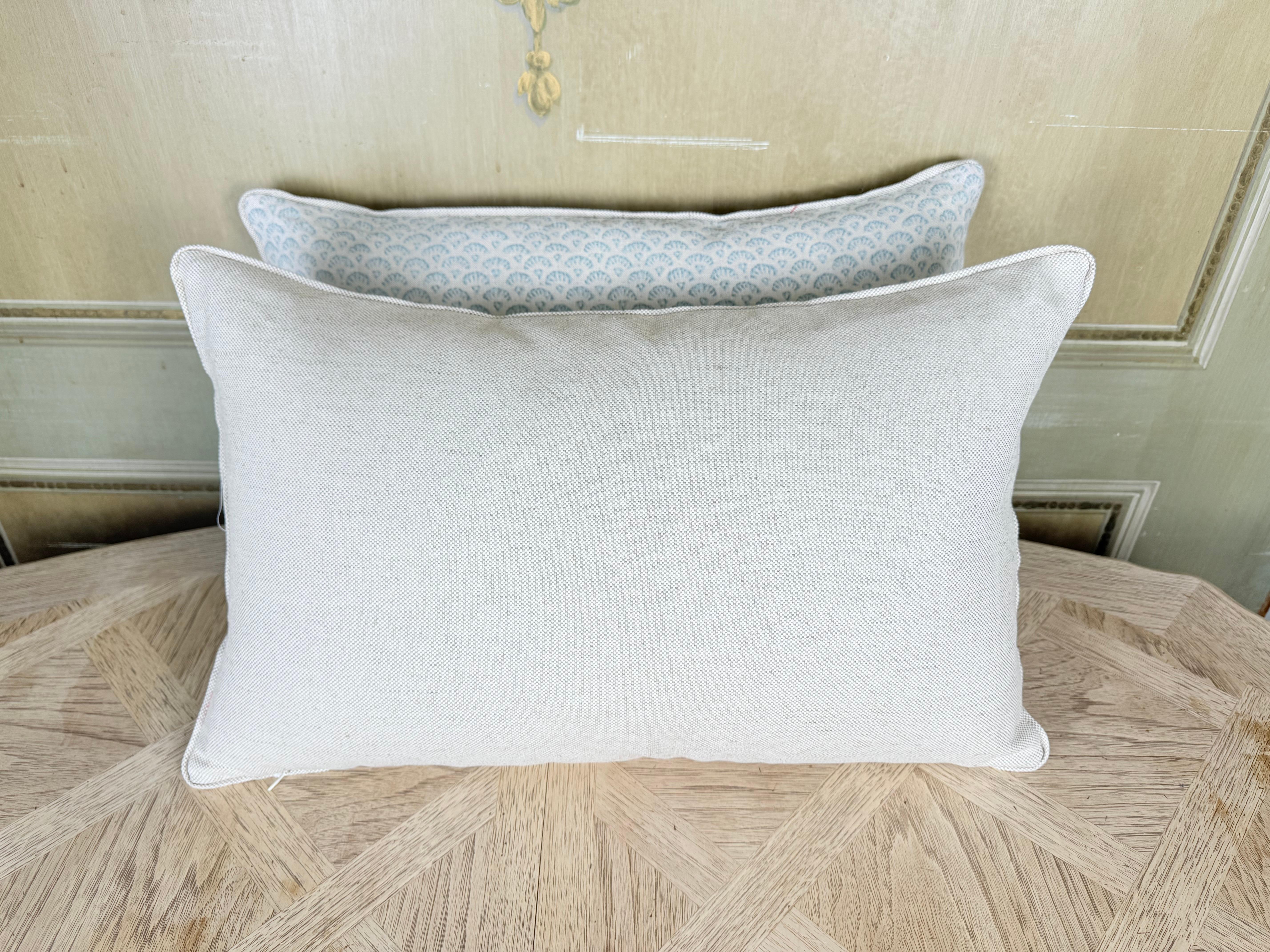 Coppia di cuscini personalizzati in cotone Fortuny con retro in lino In condizioni Nuovo in vendita a Los Angeles, CA